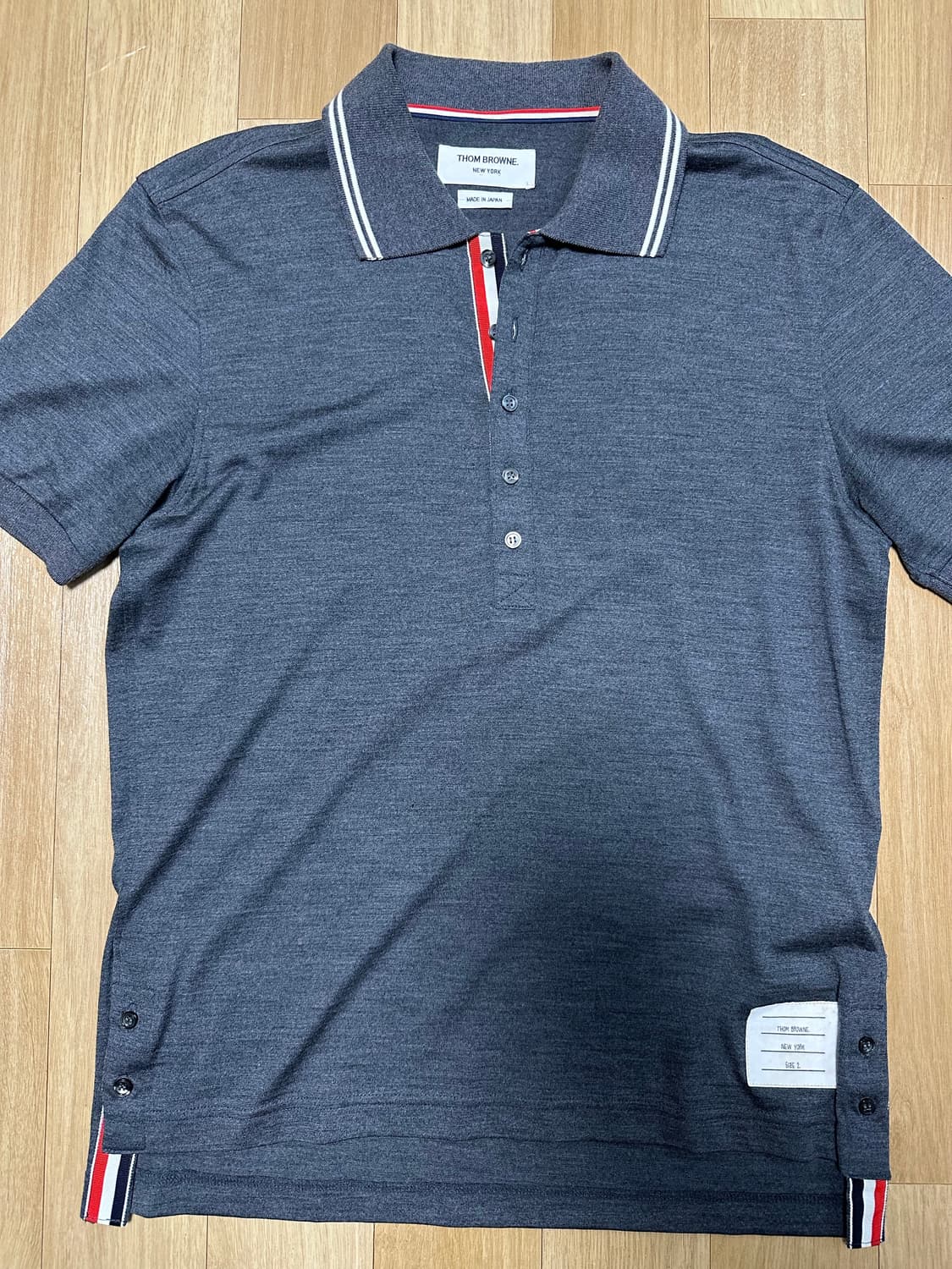 톰브라운 반팔 카라티 다크 그레이 Size 2 상품이미지2