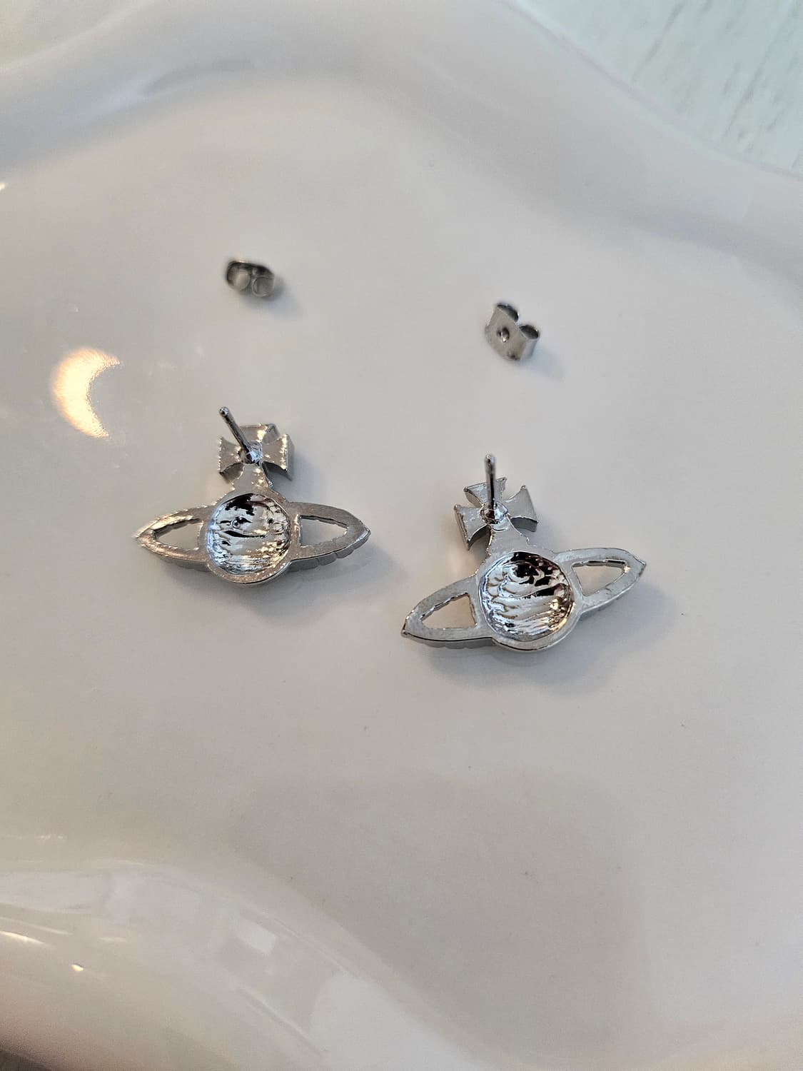 비비안웨스트우드 업사이클링 은장 스터드 귀걸이 상품이미지4