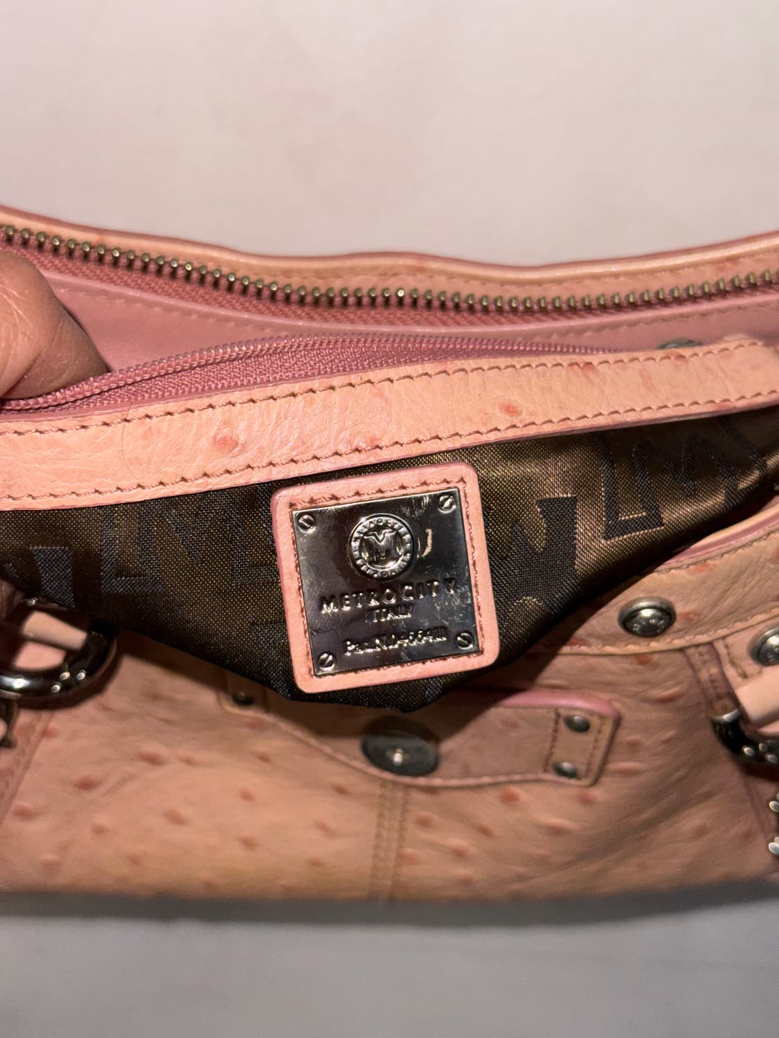 Metro City baby pink y2k stud chain 크로스백 상품이미지7