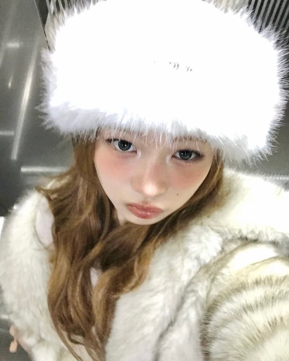 어티슈 퍼로우 버킷햇 화이트 상품이미지3