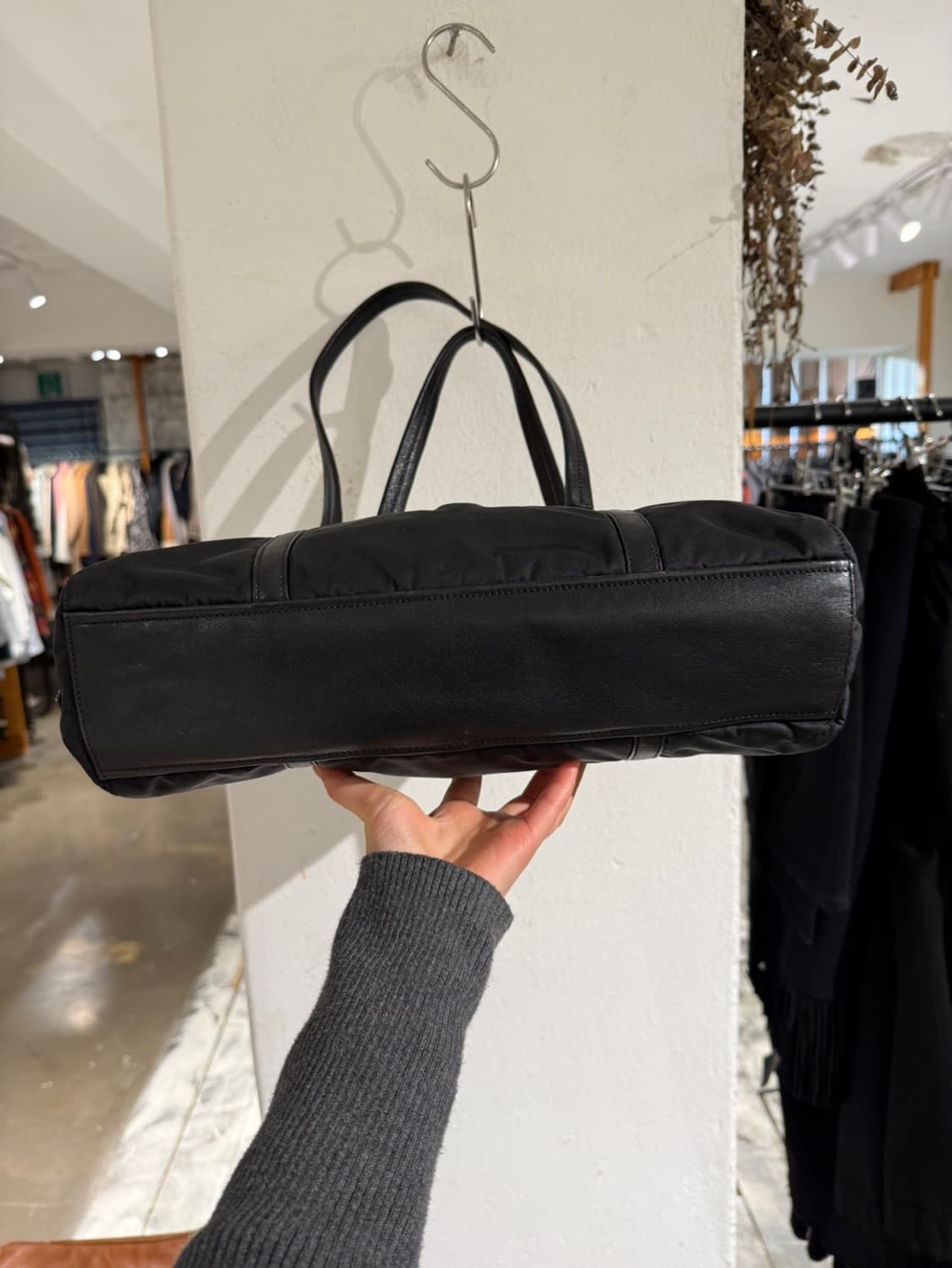 프라다 블랙 테수토 포코노 버클 바게트 숄더백 상품이미지6