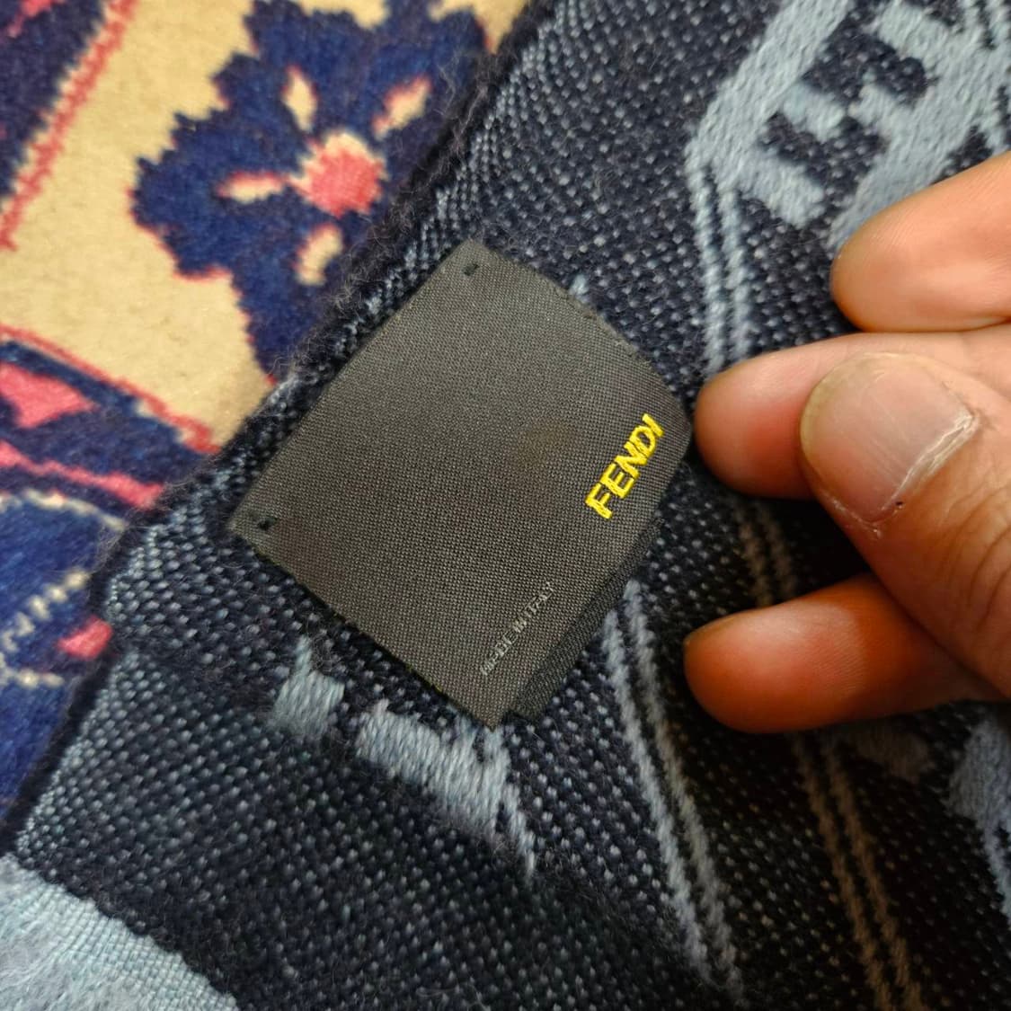 펜디(FENDI) 울100% 사선 스트라이프 머플러 상품이미지5