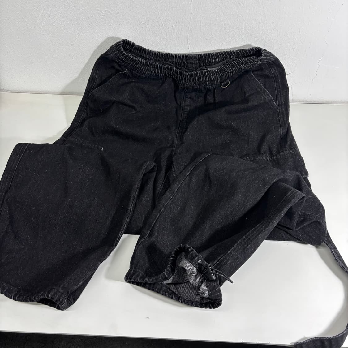 L 빈티지 블랙워시드 스트링 와이드핏 밸크로 카고 데님팬츠 상품이미지3