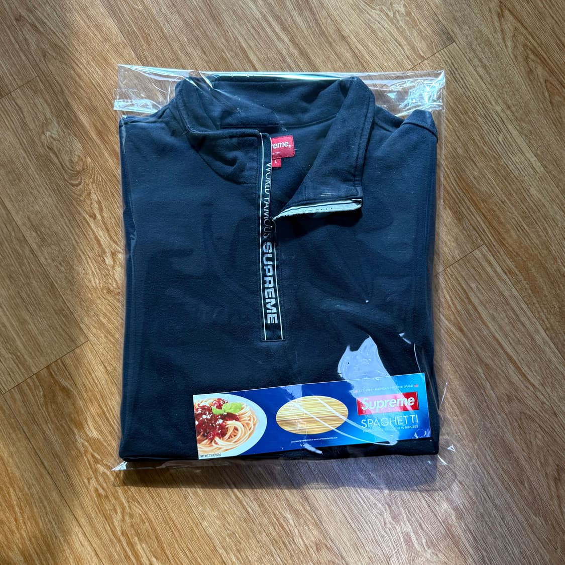 슈프림 월드 페이머스 하프집업 맨투맨 상품이미지1