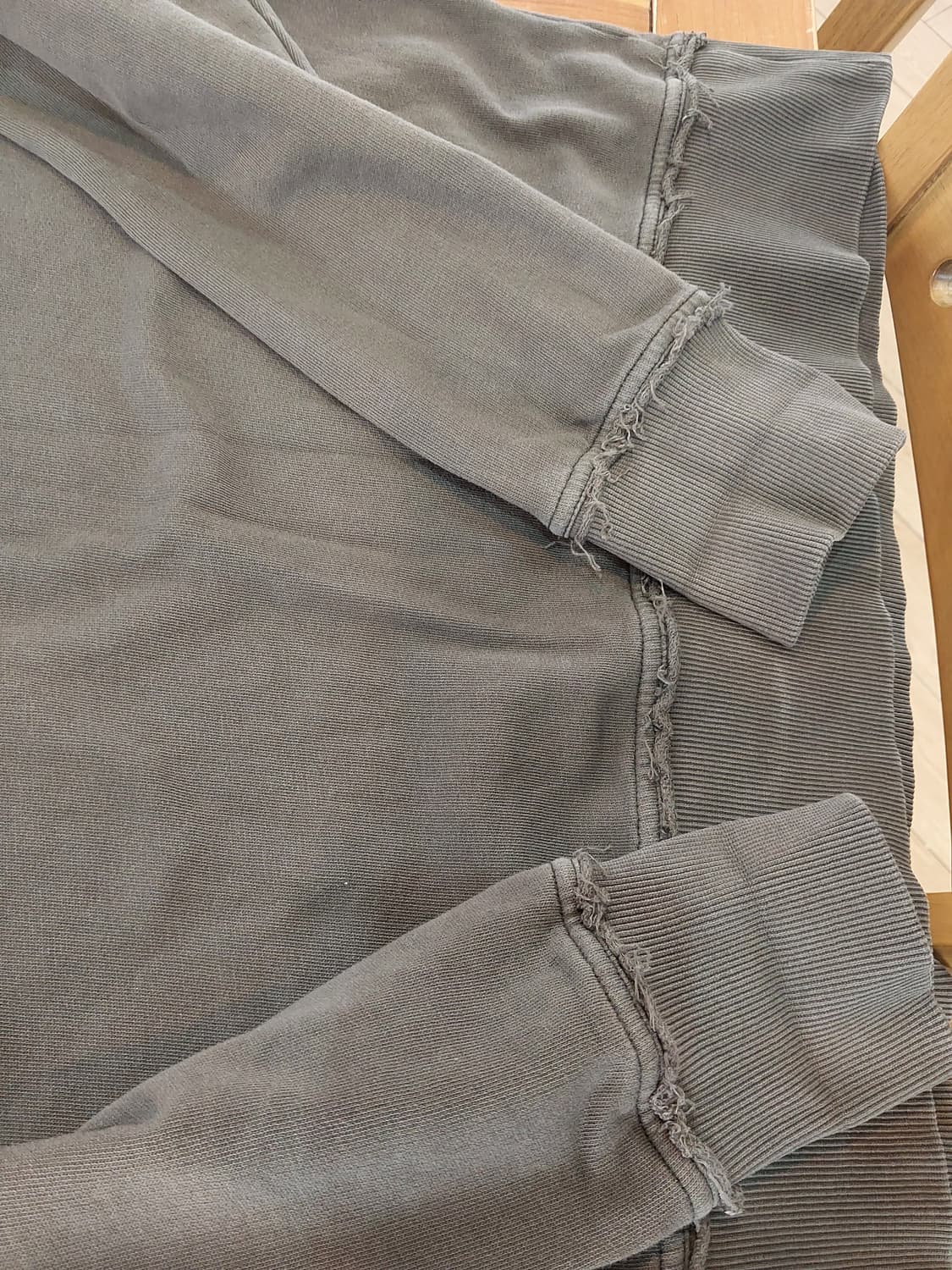 아디다스 폴리 그레이 맨투맨  H&M 차콜 오버사이즈 스웻셔츠  상품이미지9