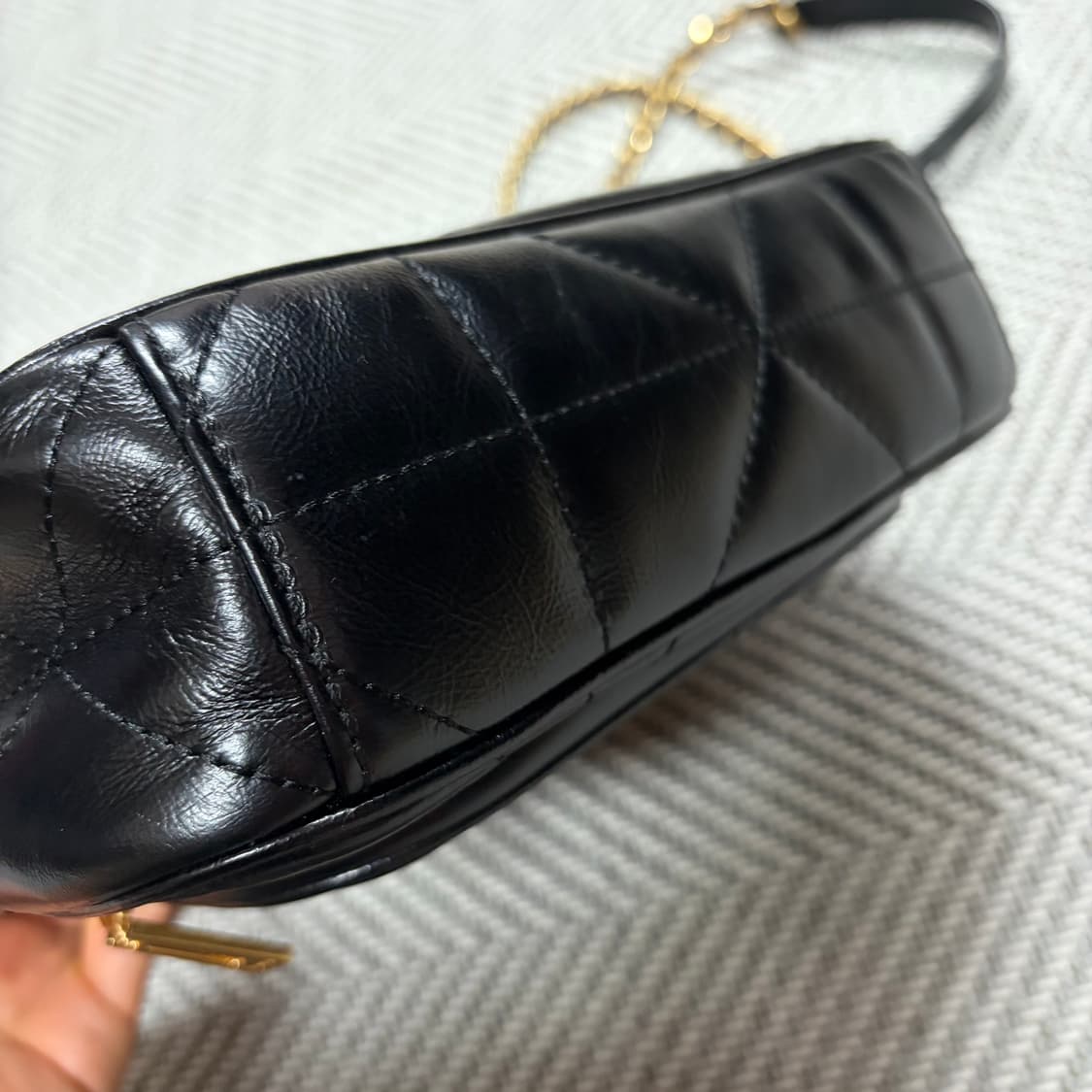 가이거 빈티지블랙 금장 퀼팅백 상품이미지3