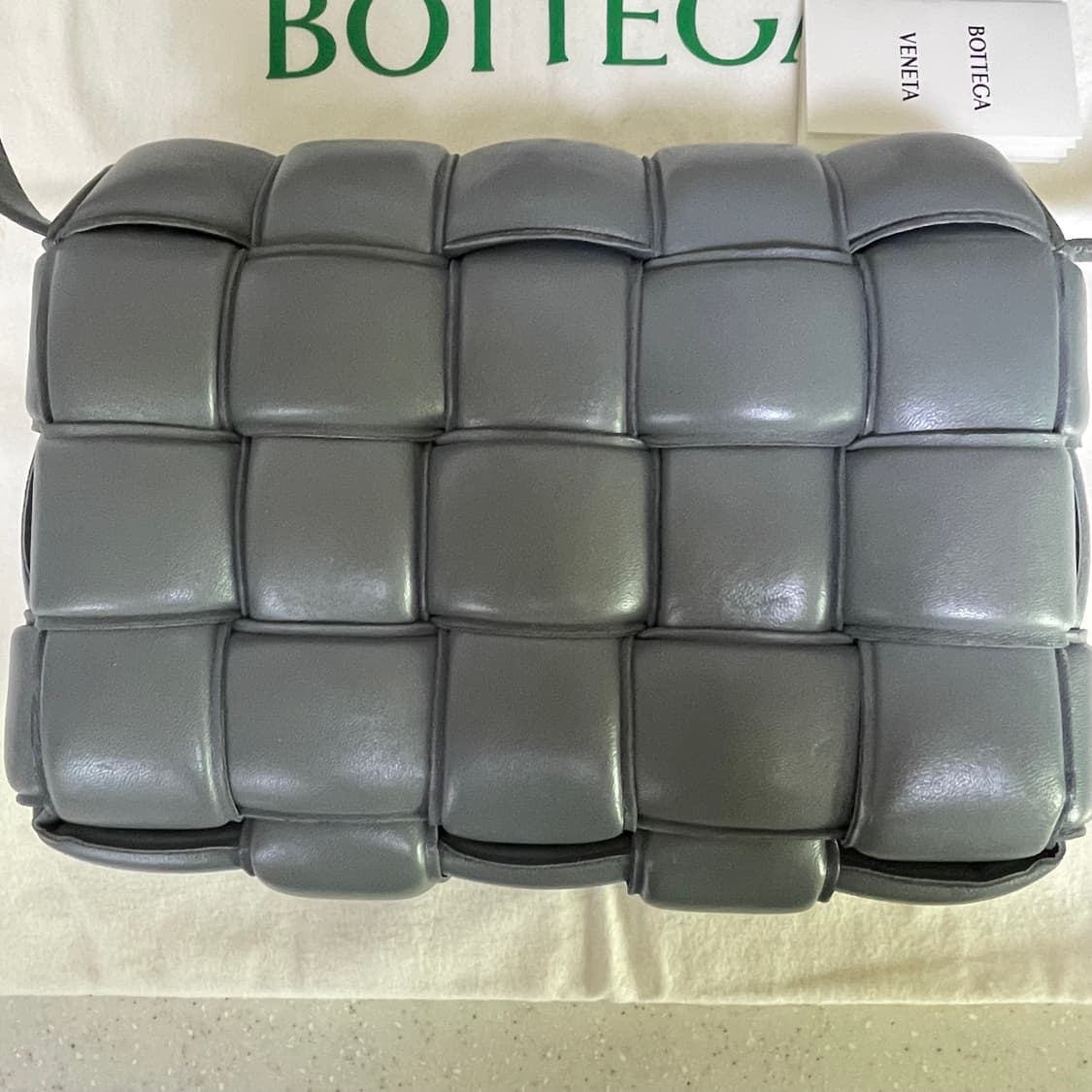 보테가베네타 패디드 카세트백(썬더) 상품이미지2