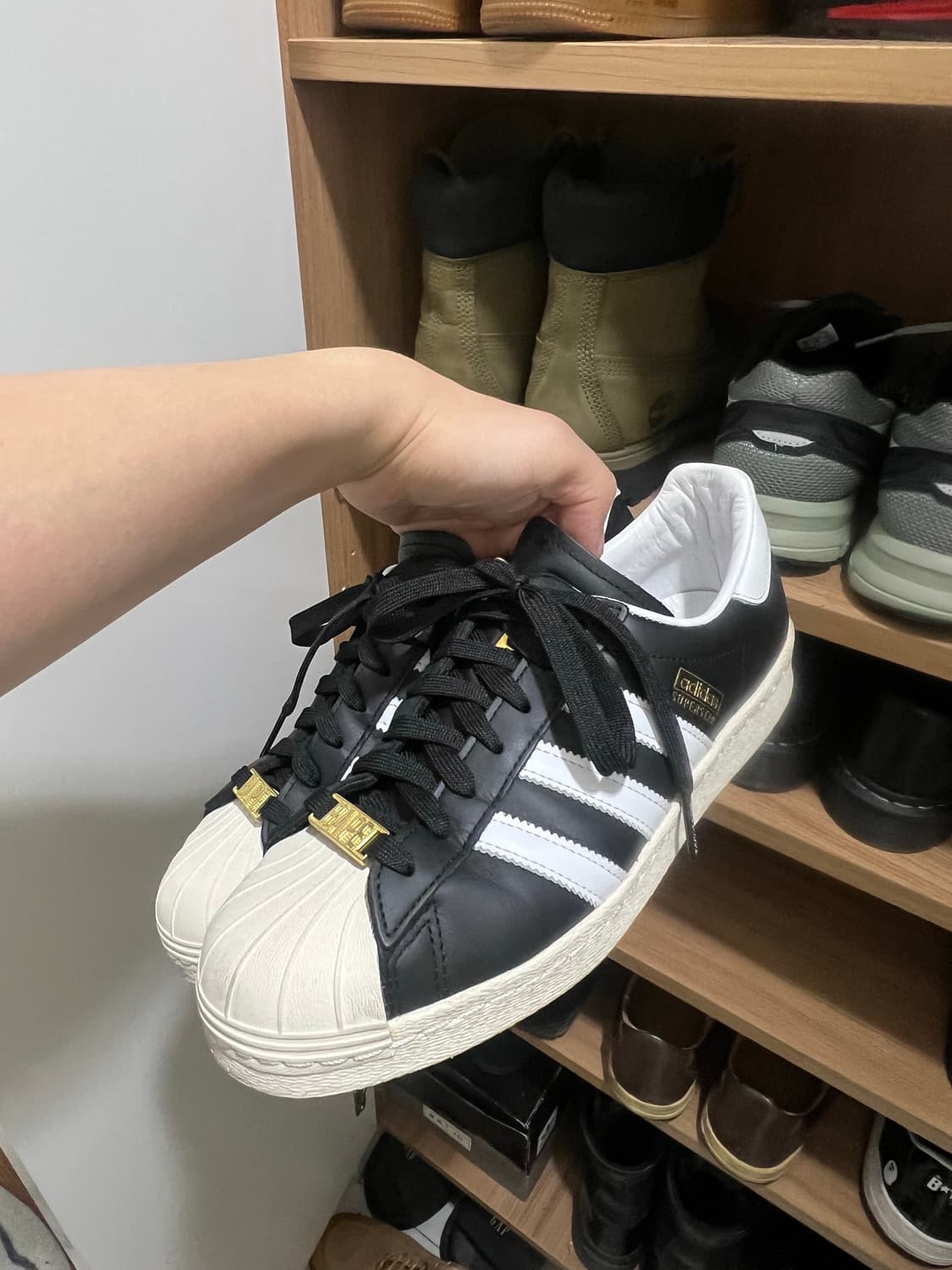 [255] 아디다스 x 베이프 슈퍼스타 80s 코어 블랙 오프 화이트 상품이미지3