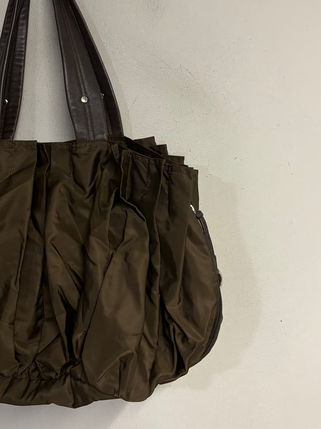 Y‘SACCS pleats ballon tote bag deep brow 상품이미지5