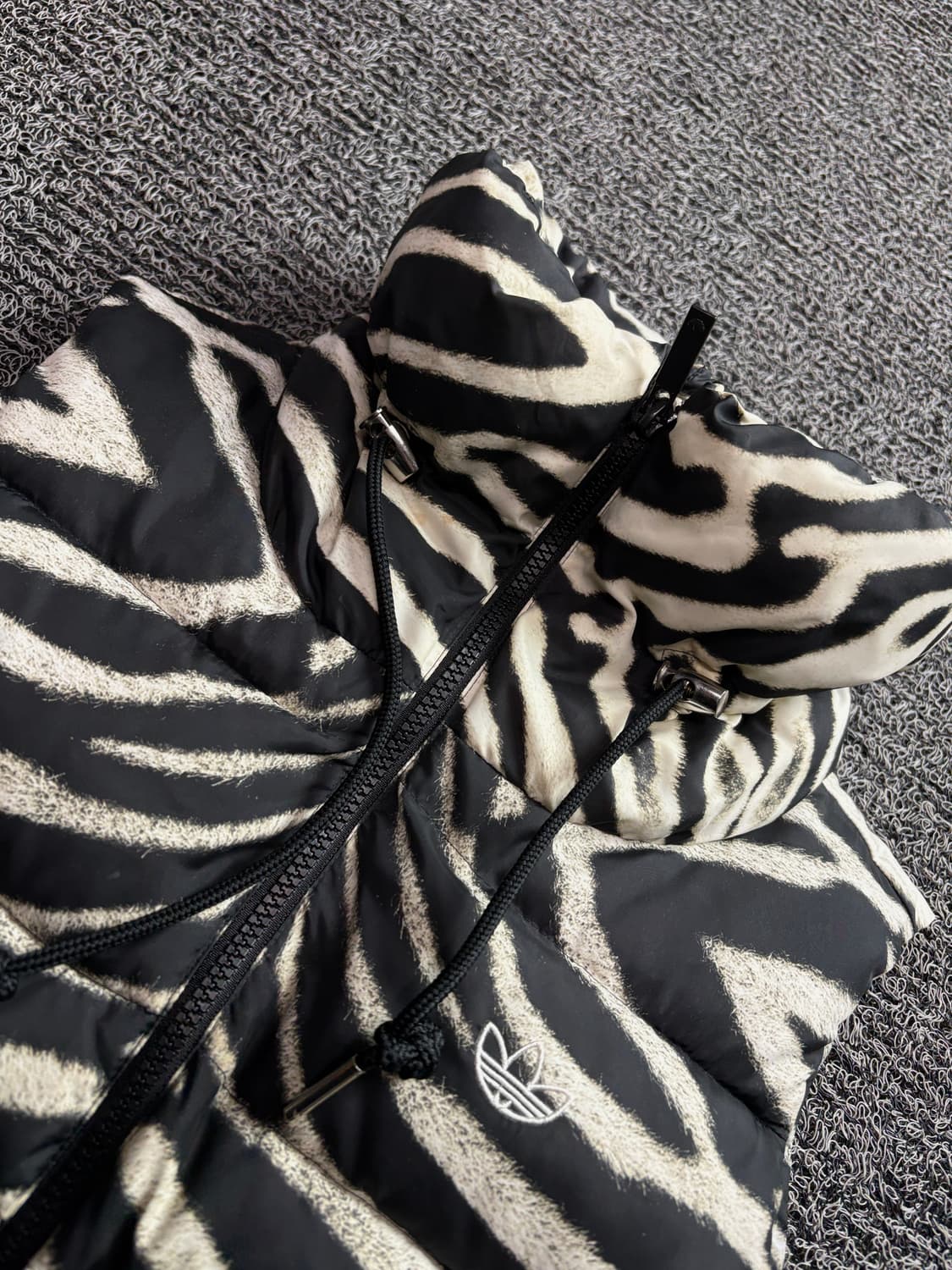 아디다스 지브라 패턴 트레포일 패딩 조끼 2898 상품이미지3