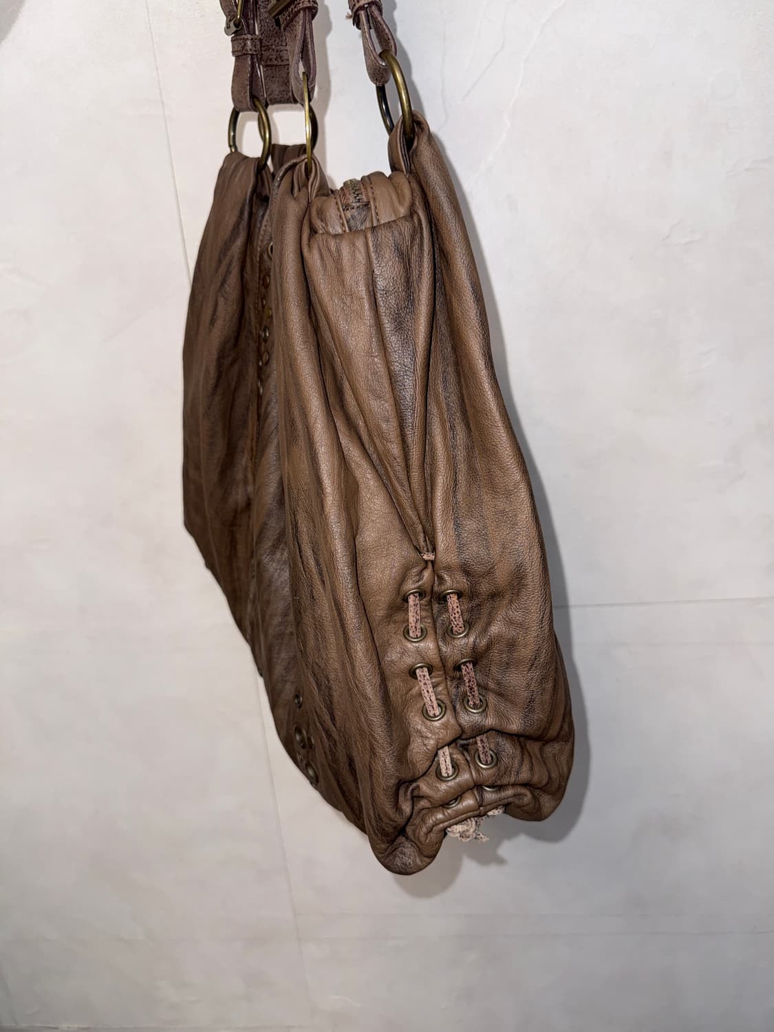 Tomboy aging brown western punching 숄더백 상품이미지4