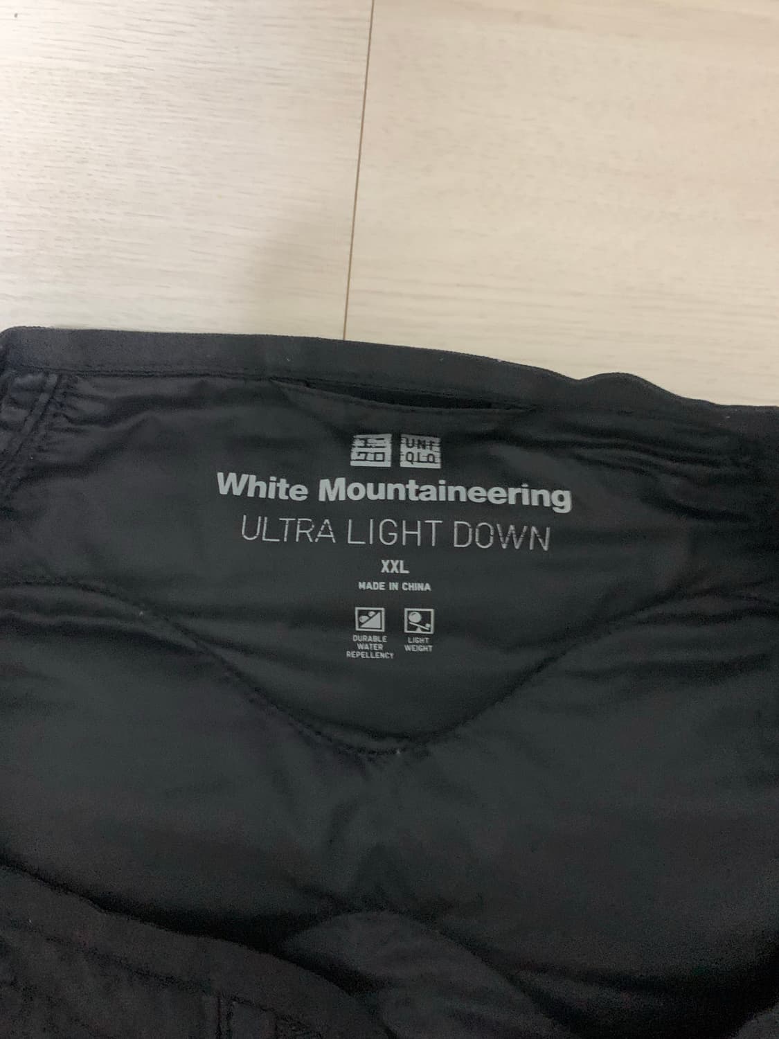 유니클로 화이트마운티니어링 경량패딩 2XL 상품이미지2