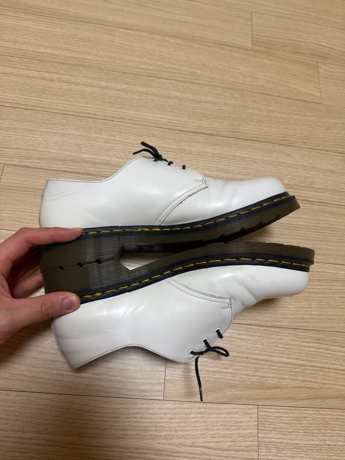 uk8,270) 129,000원 닥터마틴 1461 스무스 화이트 3홀  상품이미지6
