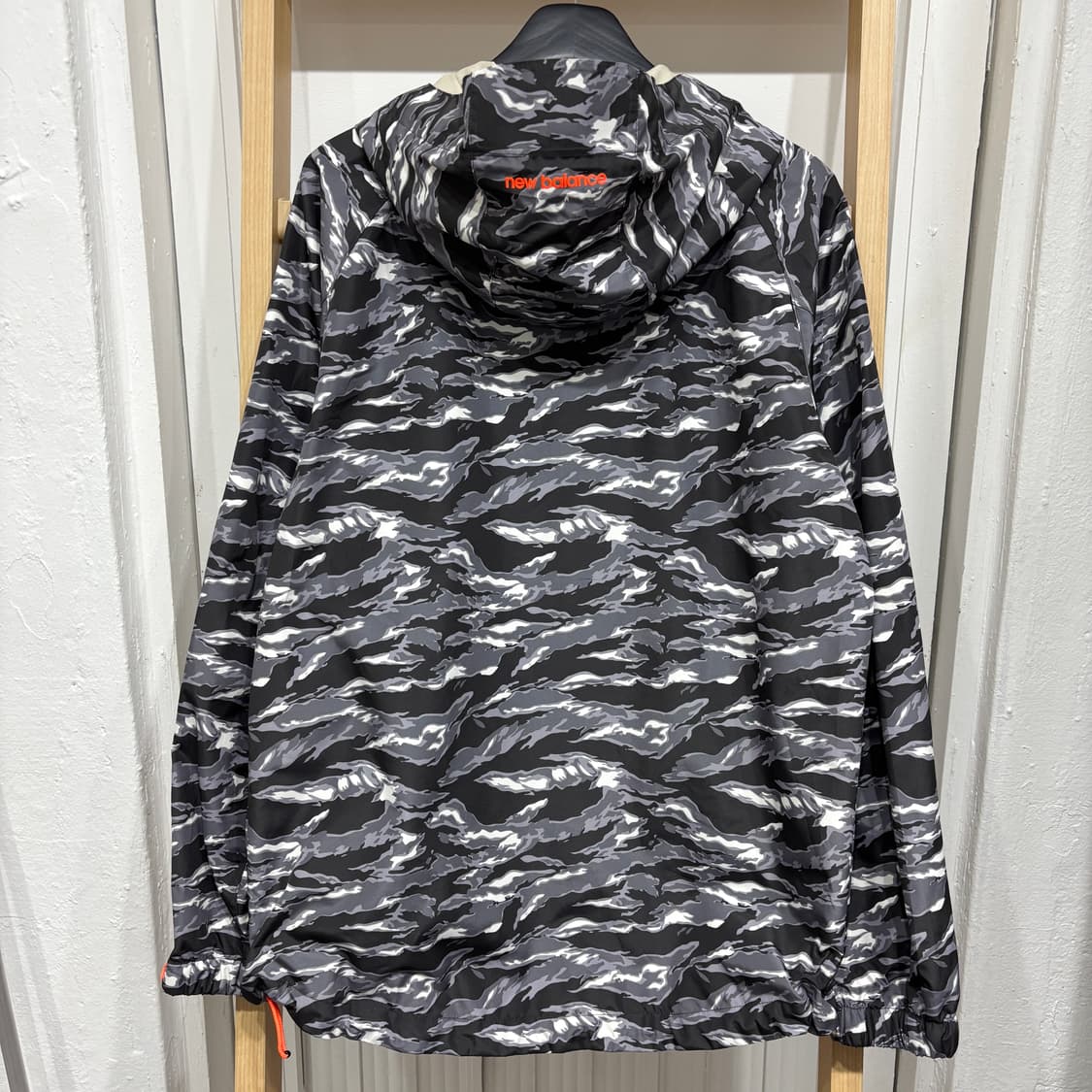 뉴발란스 카모 바람막이 자켓 상품이미지6