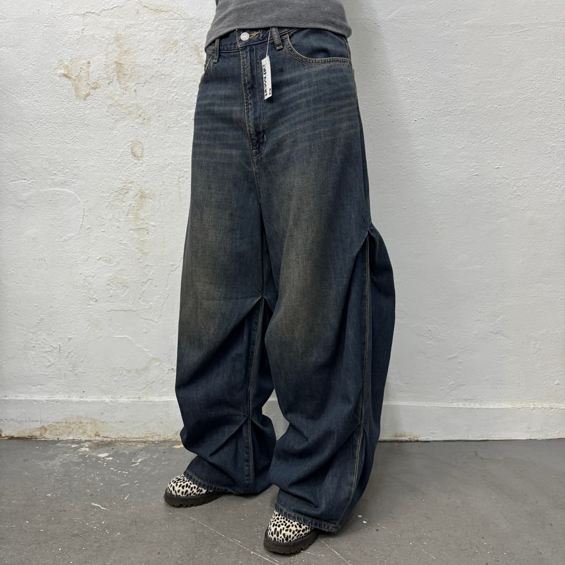 에드윈(EDWIN) 인디고블루 캣워싱 코튼 셔링 와이드 데님 팬츠 상품이미지1