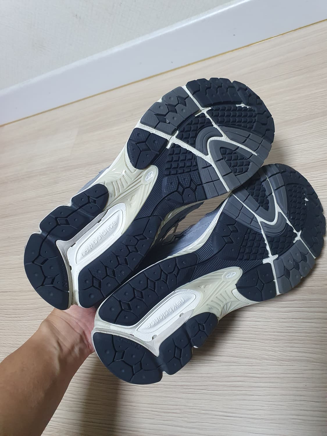 뉴발란스 2002R 그레이 운동화 275 상품이미지7