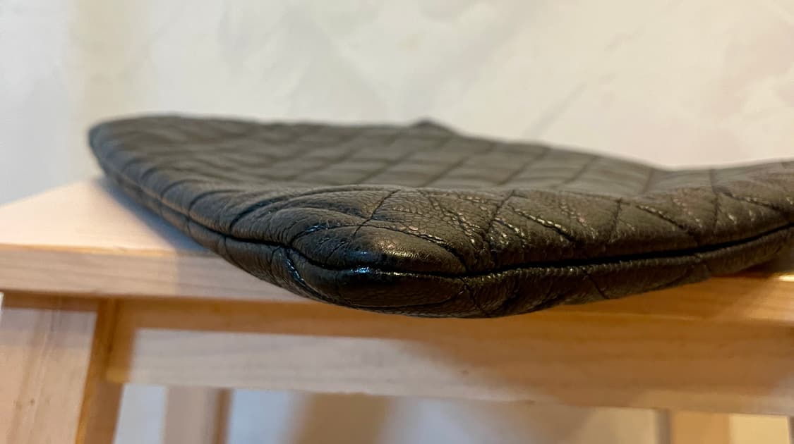 샤넬 Chanel 캐비어 퀼팅 클러치 라지사이즈(블랙/은장) 19번대 상품이미지9