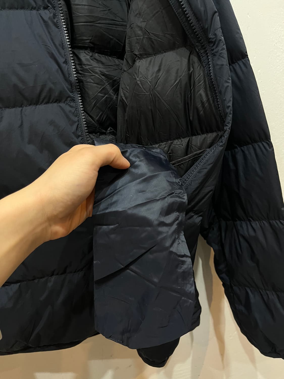 유니클로 울트라라이트다운 패커블 다운 패딩 네이비 XL 상품이미지3