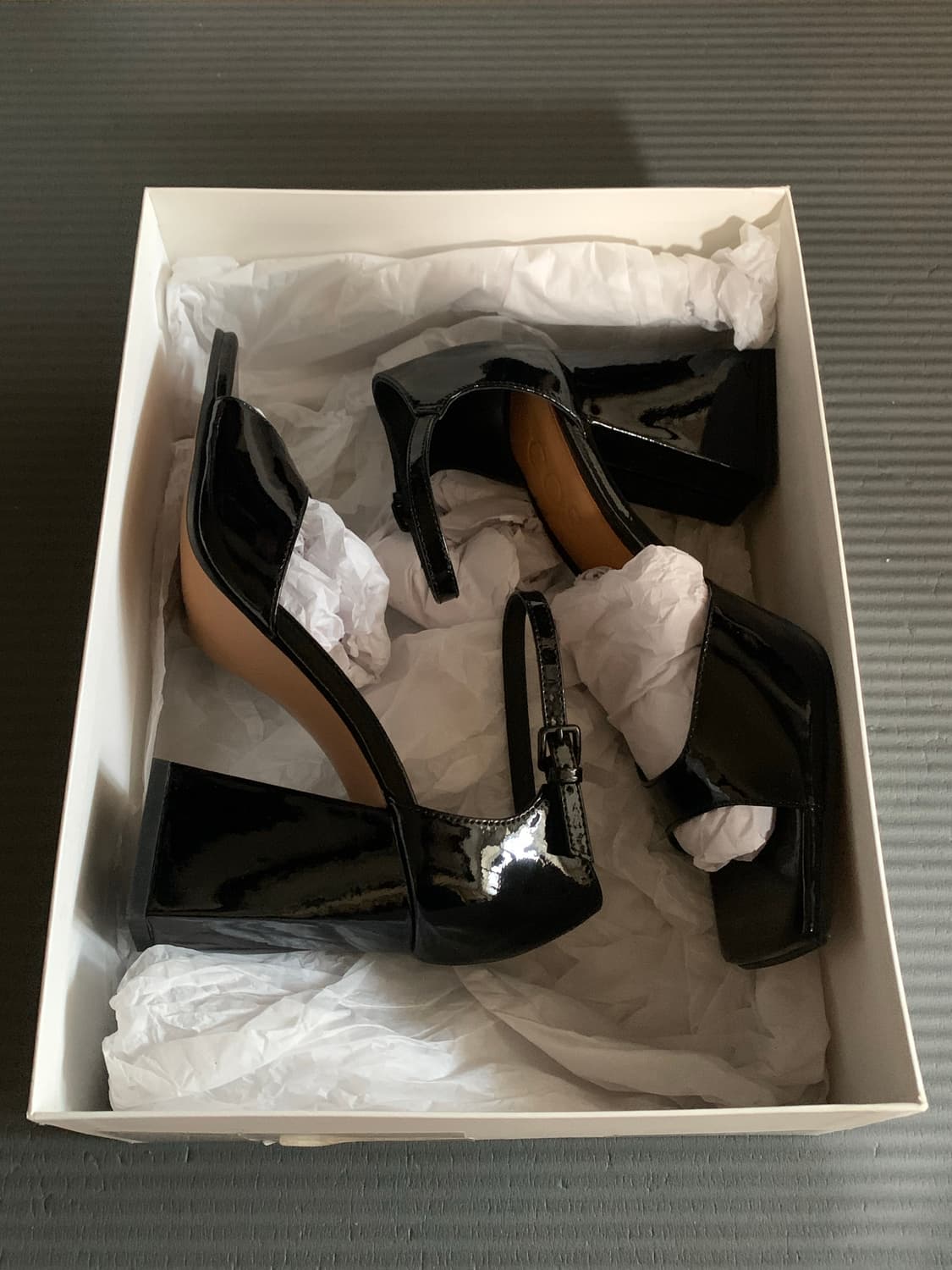 (새상품)COS 코스 스퀘어 에나멜 슈즈 상품이미지5