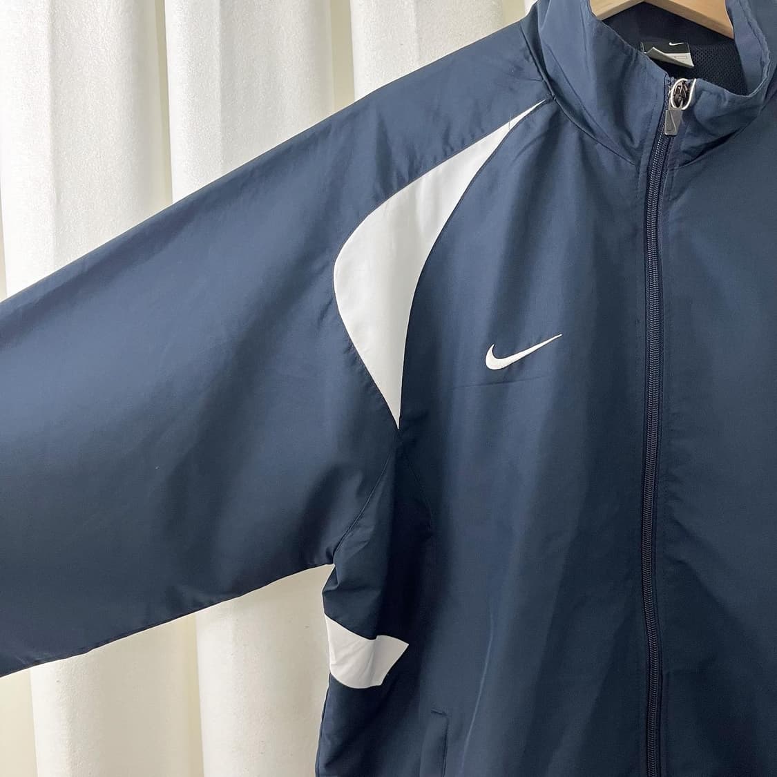 나이키 네이비 화이트 배색 윈드브레이커 상품이미지3