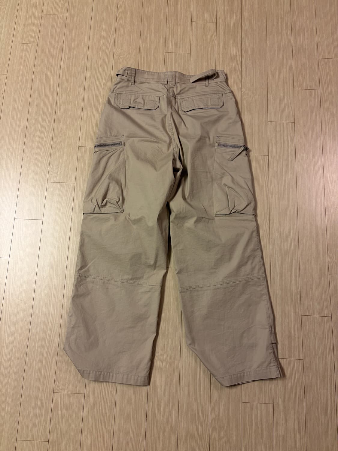 [이에이 X 짱구대디] ANGLE CARGO PANTS Beige 상품이미지2