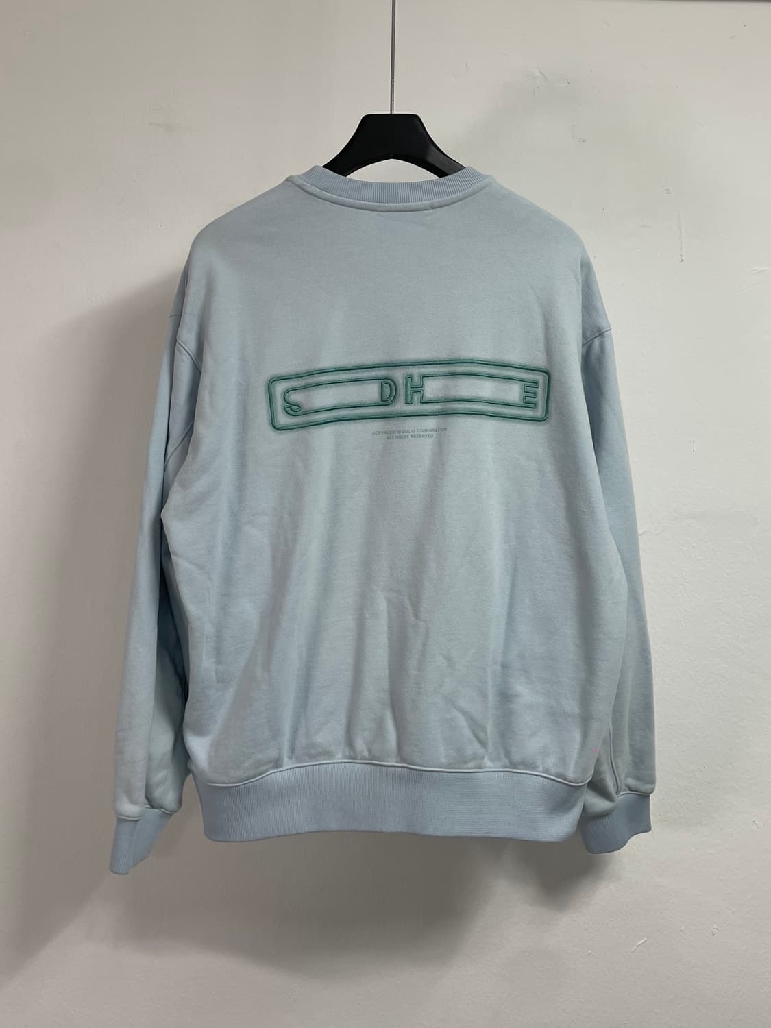 솔리드옴므 네온 백로고 맨투맨(on.339) 상품이미지1