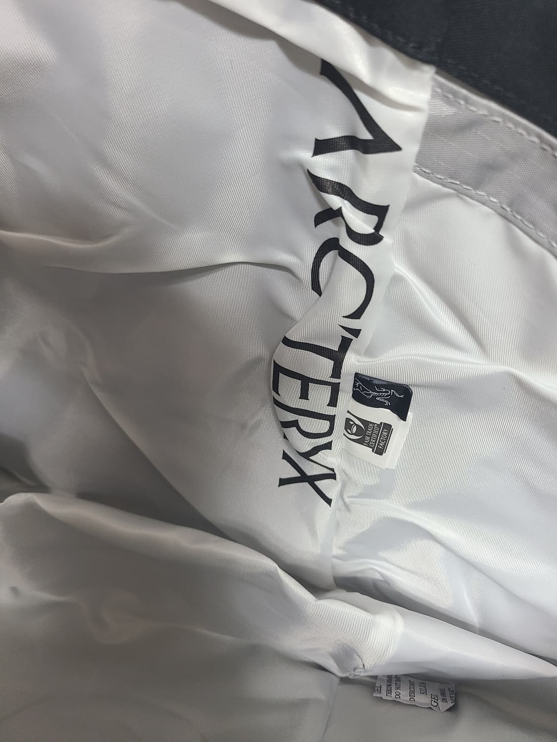 아크테릭스 캐리어 45L 토트백 ( 새제품 )
 상품이미지8