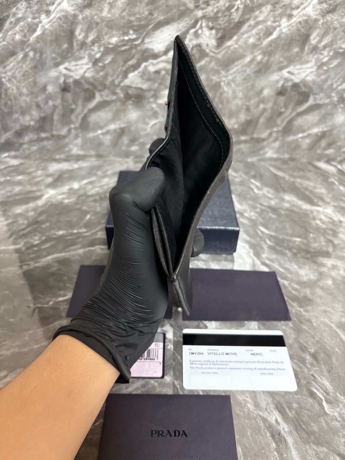 프라다 비텔로 무브 카프스킨 금장로고 반지갑 상품이미지3
