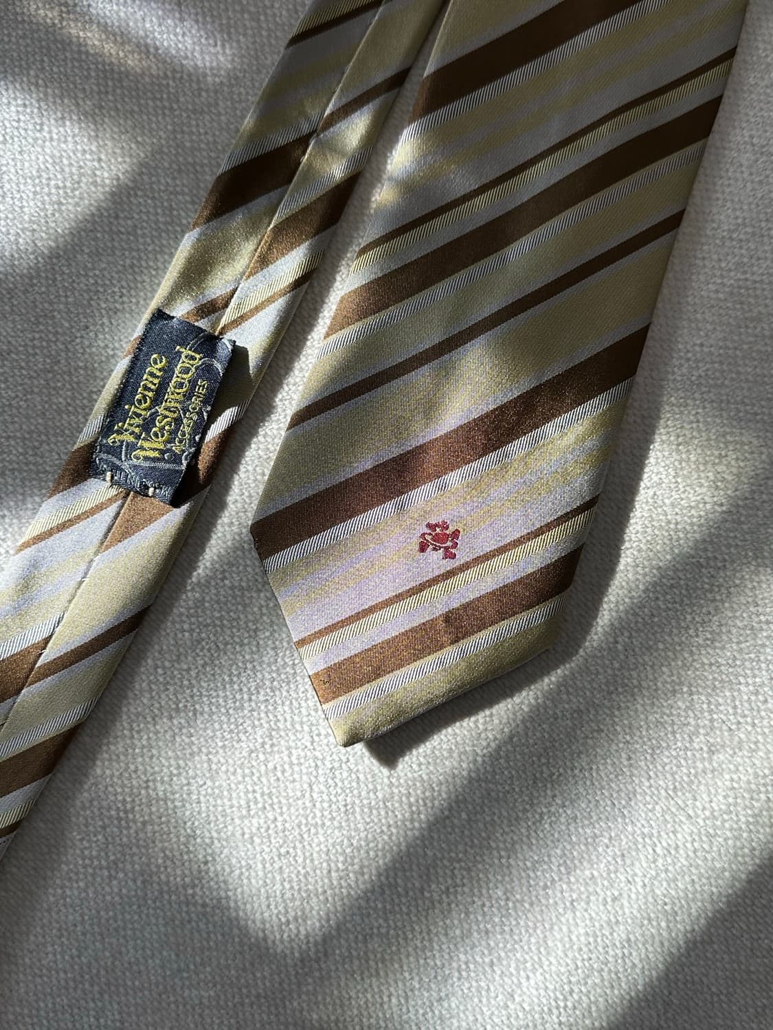 비비안웨스트우드 스트라이프 해골 ORB 베이지 실크 넥타이 상품이미지2