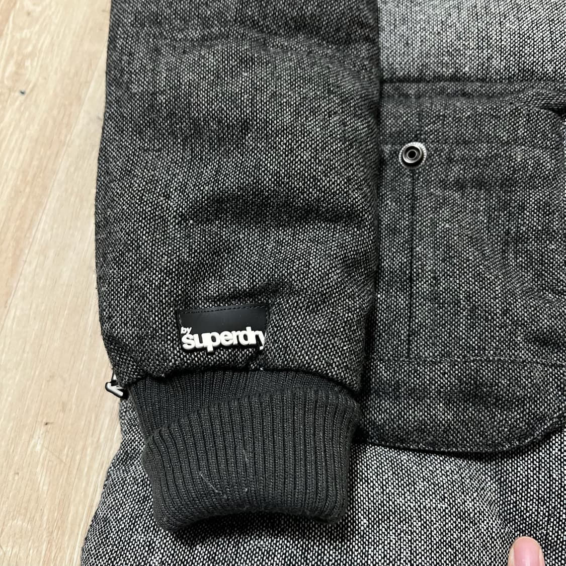 슈퍼드라이 프리미엄 블랙라벨 헤링본 울 롱패딩 M/95  상품이미지4