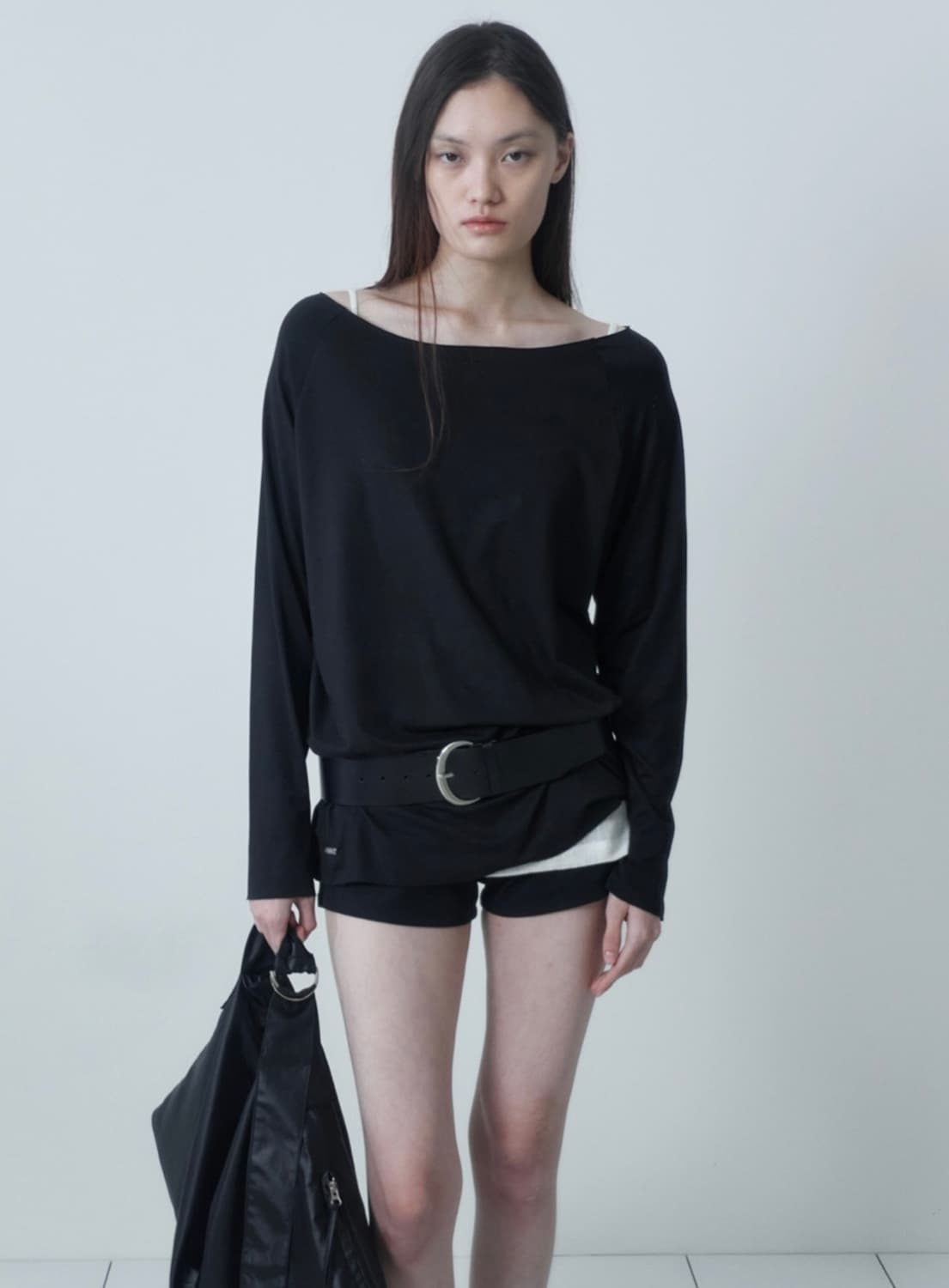 [새제품] 세릭 베이직 라운드 탑 블랙 상품이미지2