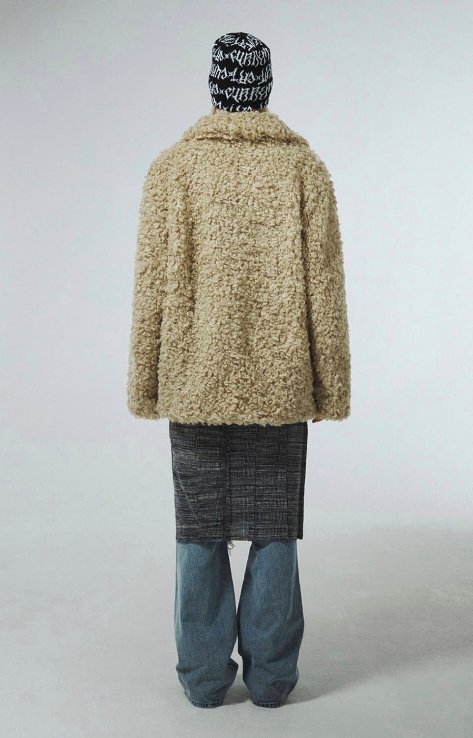 커렌트 퍼자켓 베이지 FLUFFY DUFFLE FUR JACKET 상품이미지3