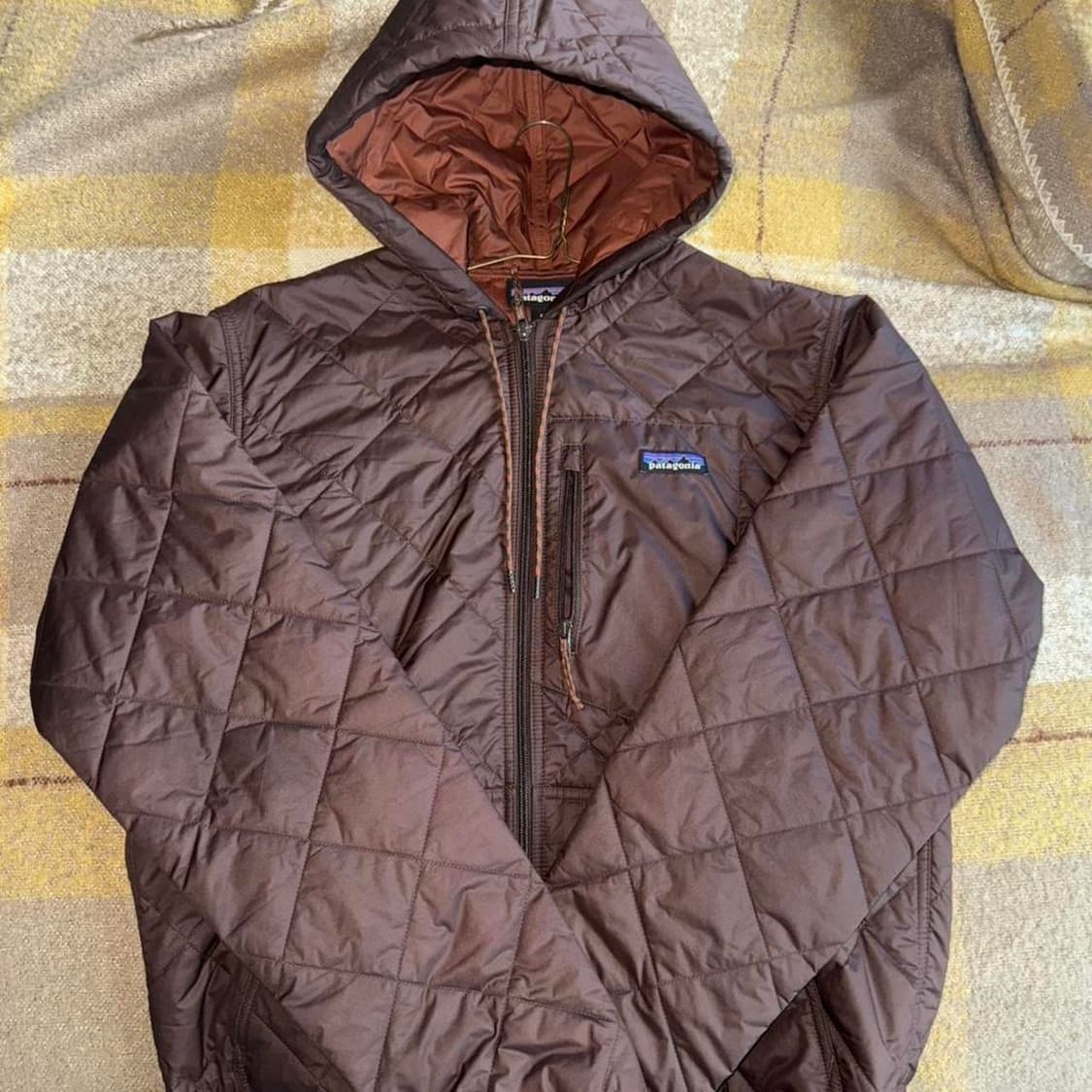 파타고니아 다이아몬드 퀼팅 봄버 후드 경량패딩 브라운 상품이미지1