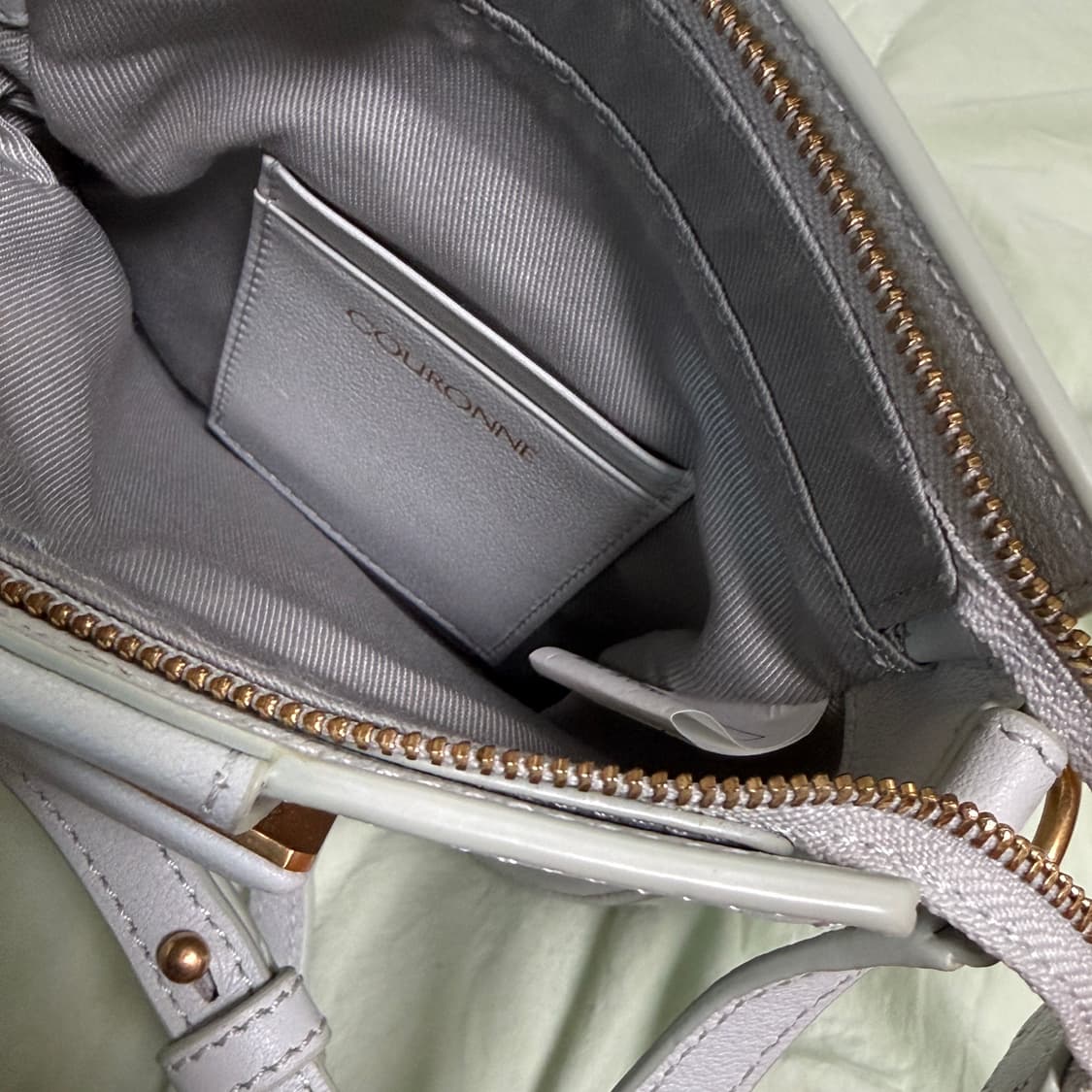 신민아 쿠론 미니백 거의새것 상품이미지6