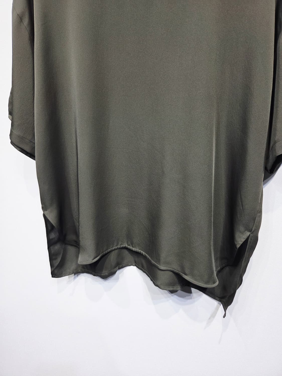 띠어리 Theory 올리브그린 실크 반팔_S 상품이미지5