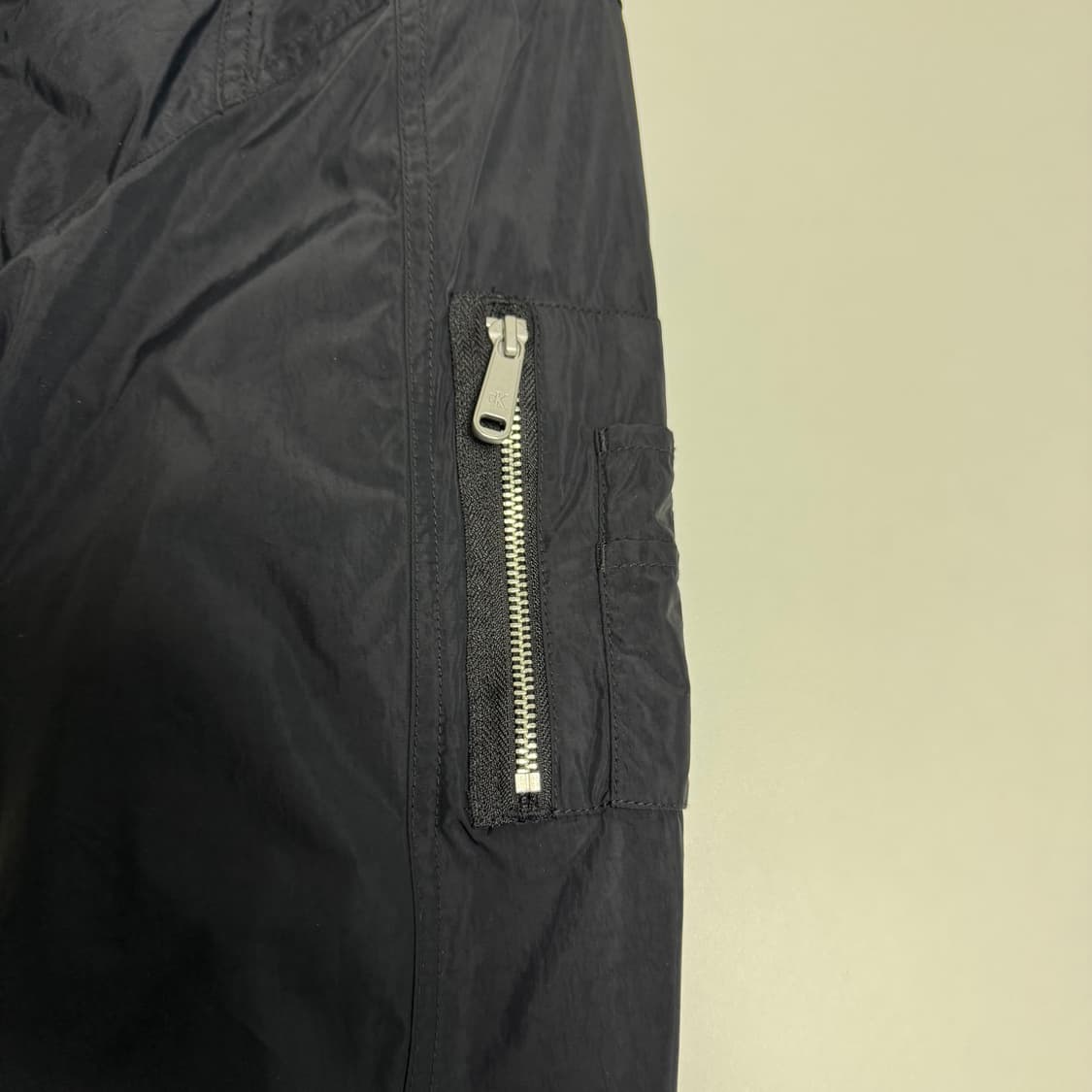 CK 새틴 크롭 봄버 자켓 상품이미지4