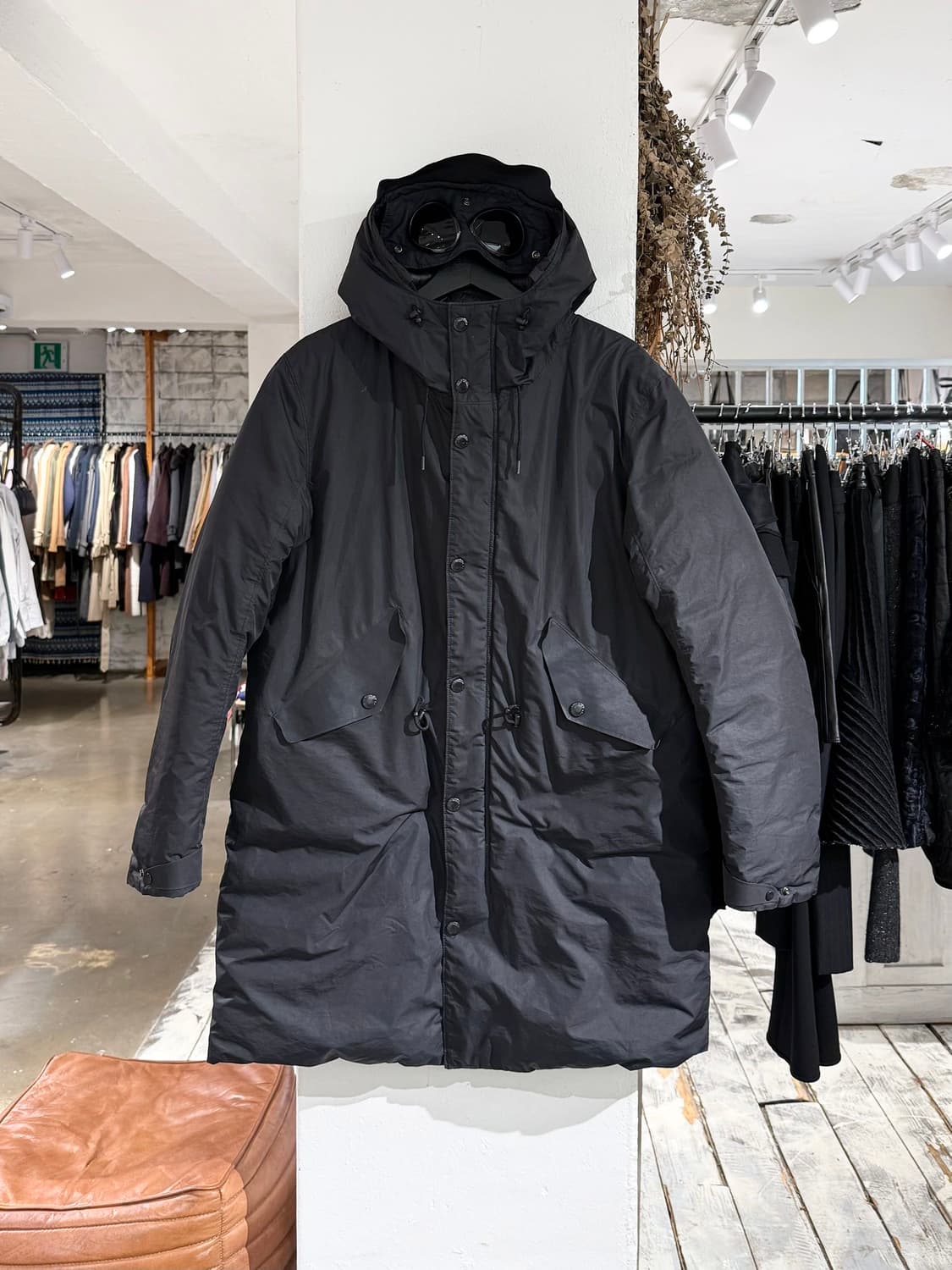 cp컴퍼니 블랙 마이크로-M 고글 다운 파카 상품이미지1