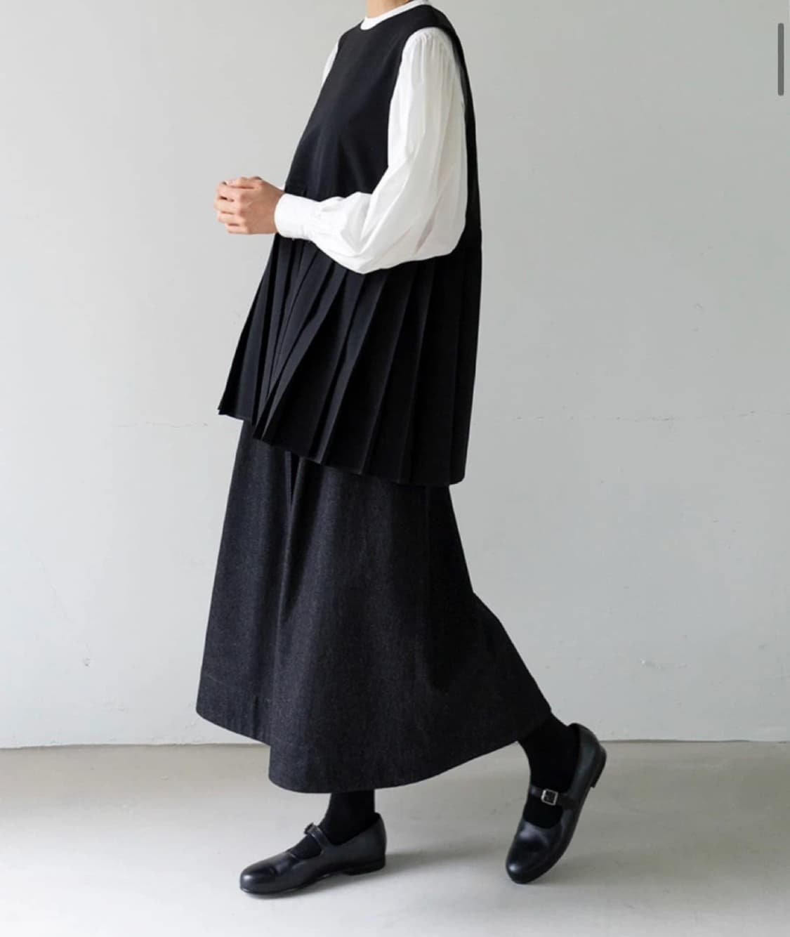 유노이아 플리츠 베스트 블랙 상품이미지1