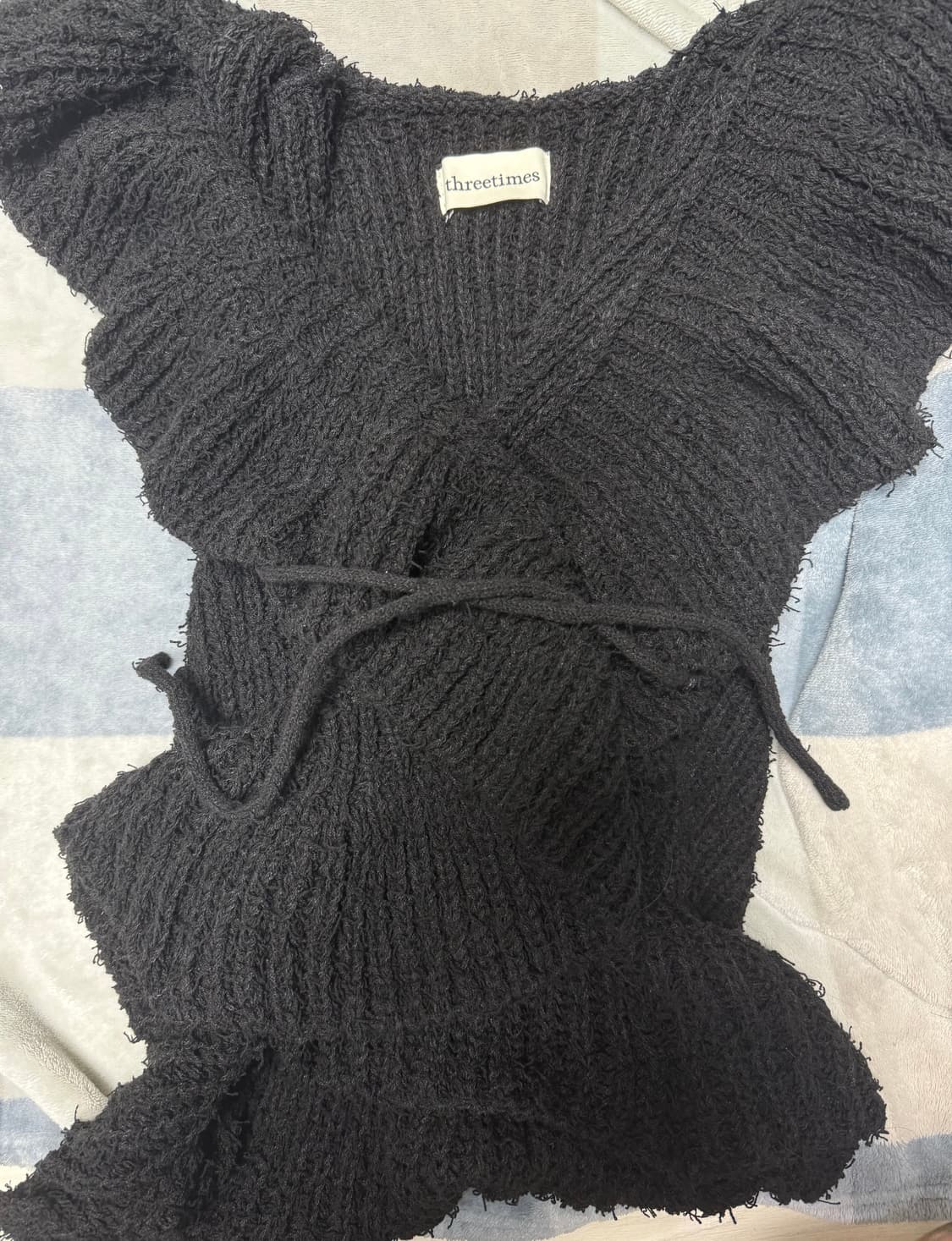 쓰리타임즈 러플 니트 베스트 블랙  상품이미지2