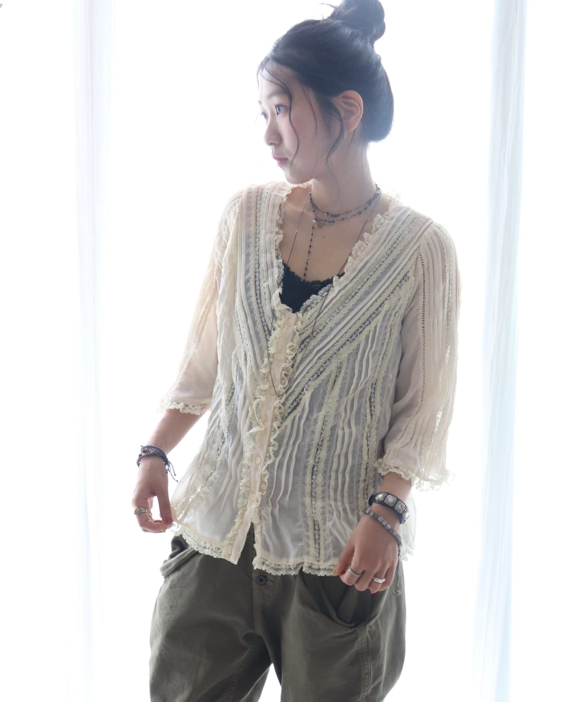 [Ray Beams] Lace Pintuck Frill Blouse 상품이미지6