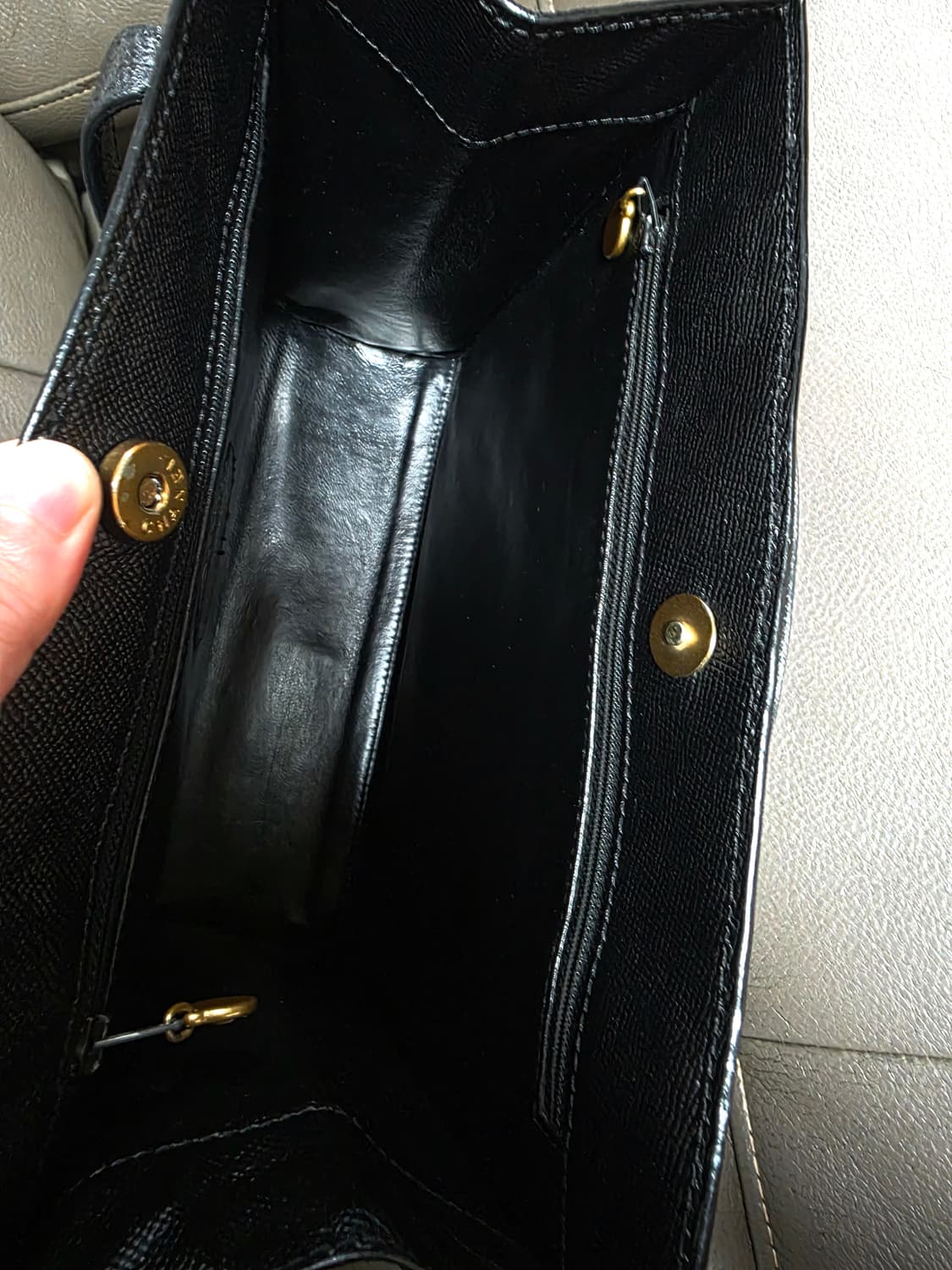 정품 샤넬 미듐 가죽 토트백 컨디션 good 상품이미지3