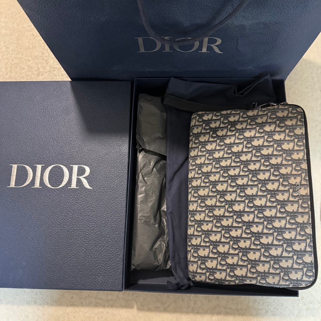 디올 트라이앵글 아이패드 클러치 A4 상품이미지2