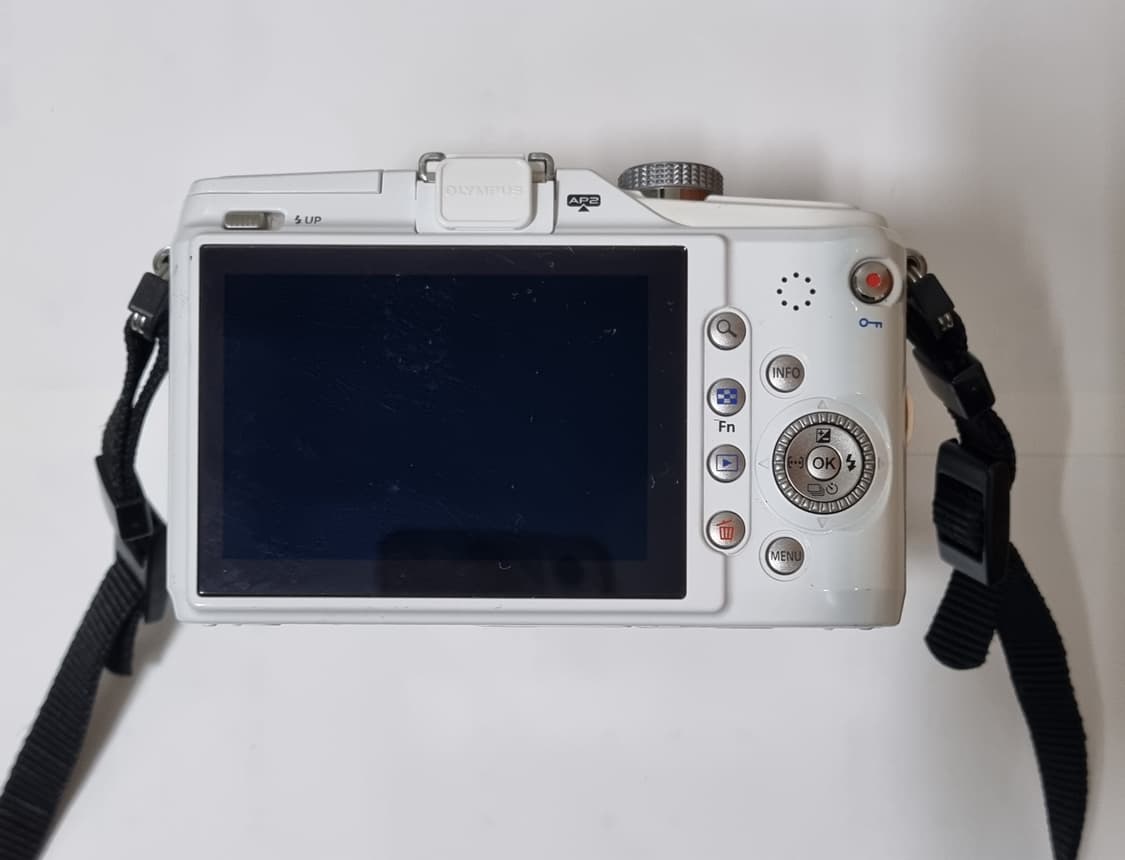 올림푸스 미러리스 카메라 E-PL2 와 14-42mm 렌즈 팝니다. 상품이미지4