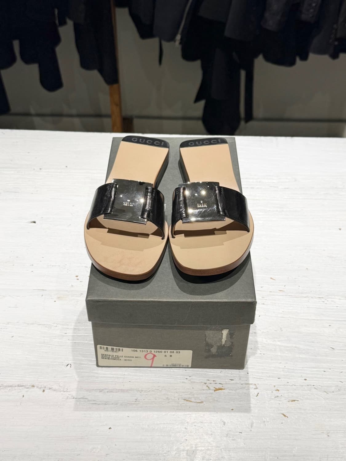 구찌 메탈 로고 레더 슬라이드 샌들 상품이미지3