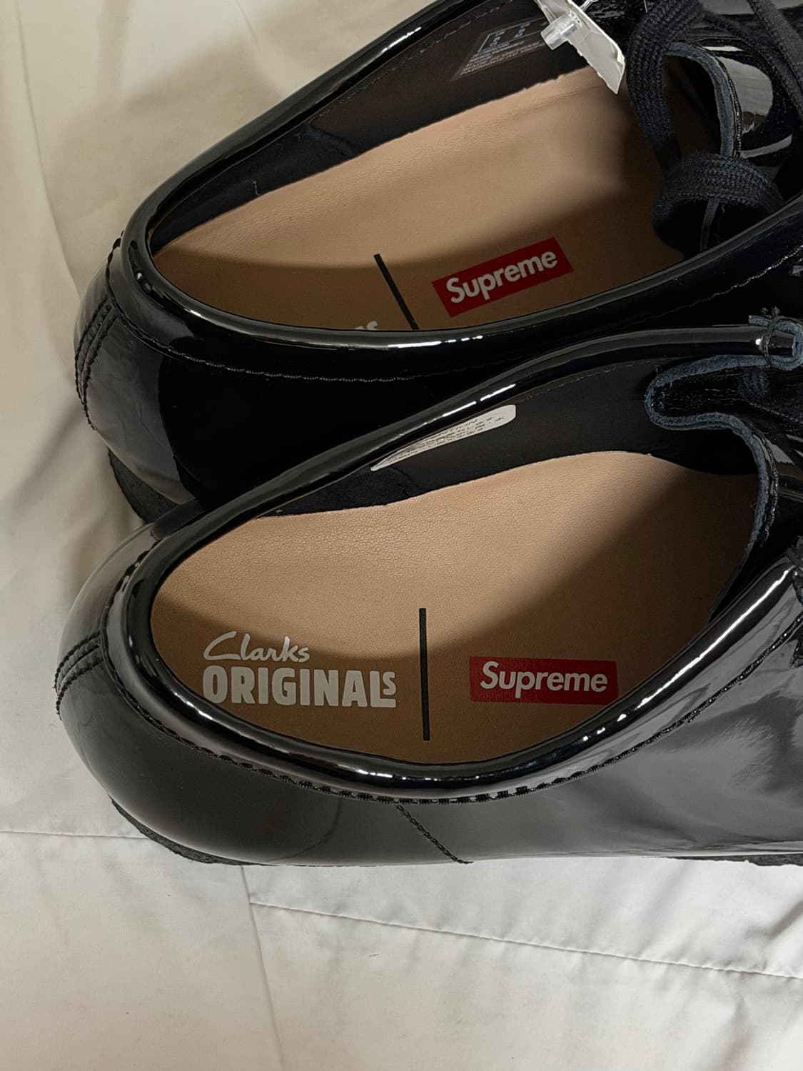 슈프림 클락스 왈라비 블랙 페이던트 로퍼 상품이미지5