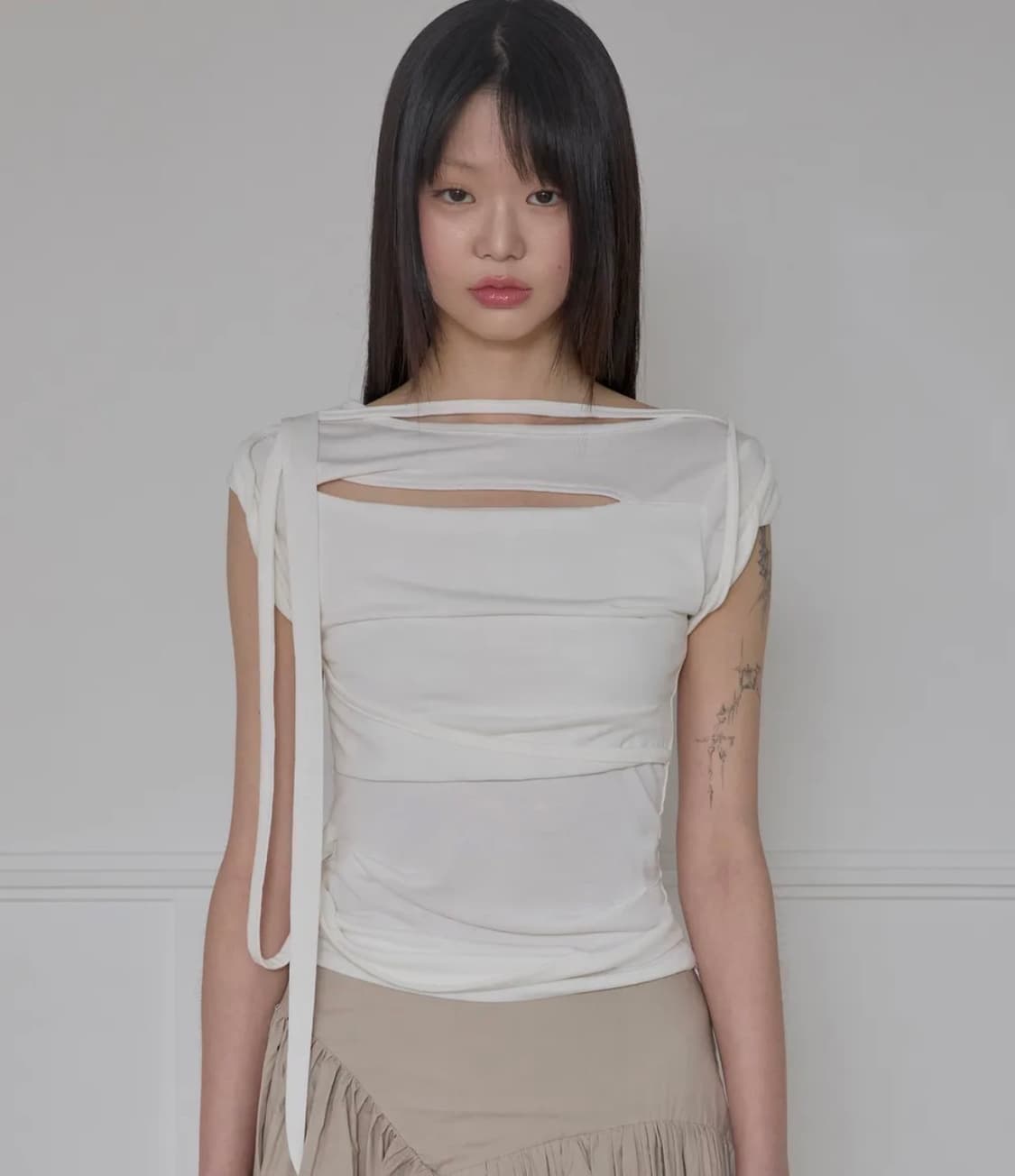 플레어업 드레이프 스트랩 롤업 티셔츠 (새상품) 상품이미지1