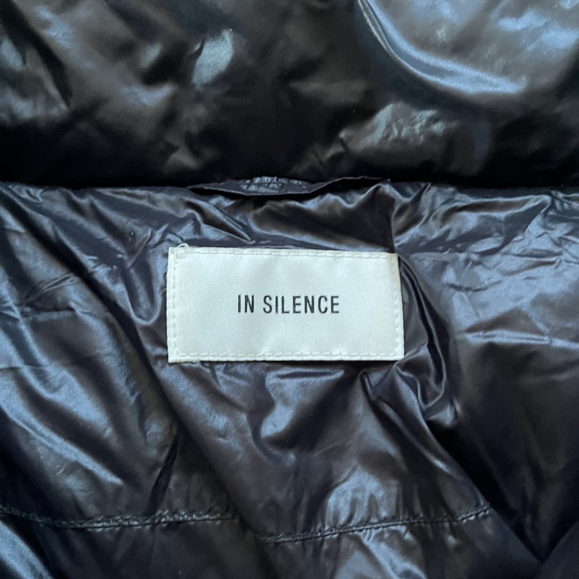 In Silence 유광 패딩  상품이미지3