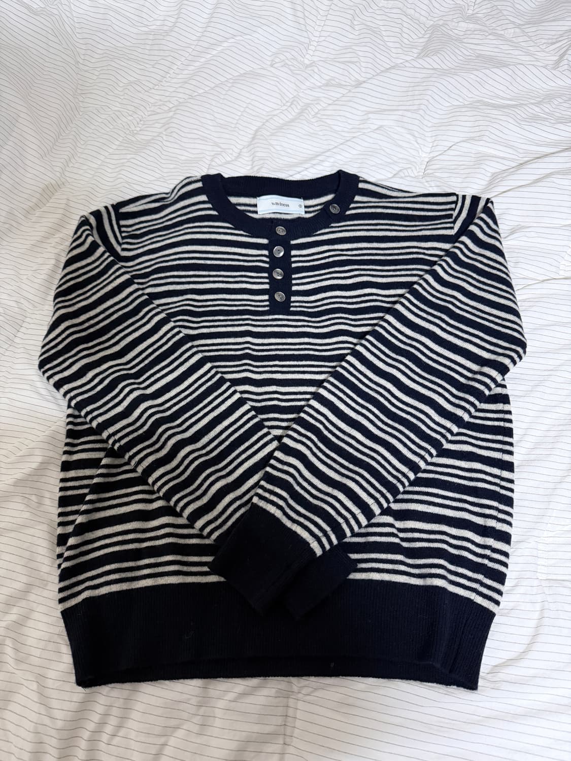 웨이비니스 스트라이프 니트 상품이미지1