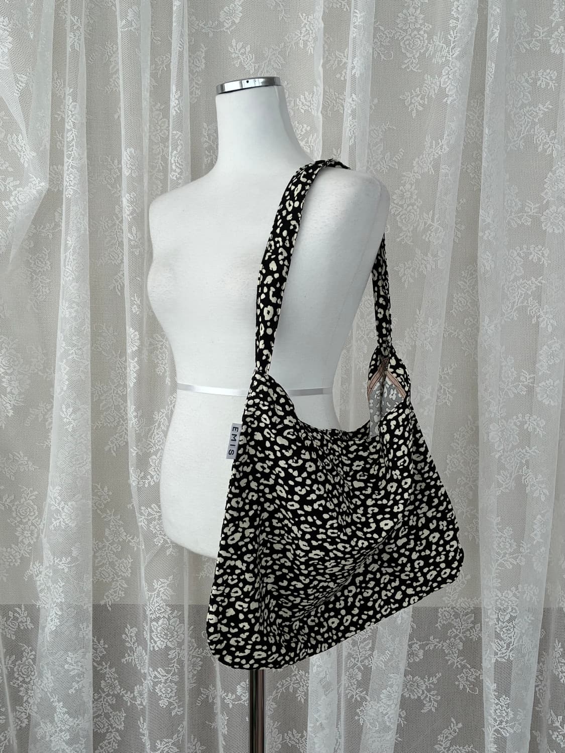 이미스 EMIS 레오파드 코듀로이 에코백 블랙 상품이미지1