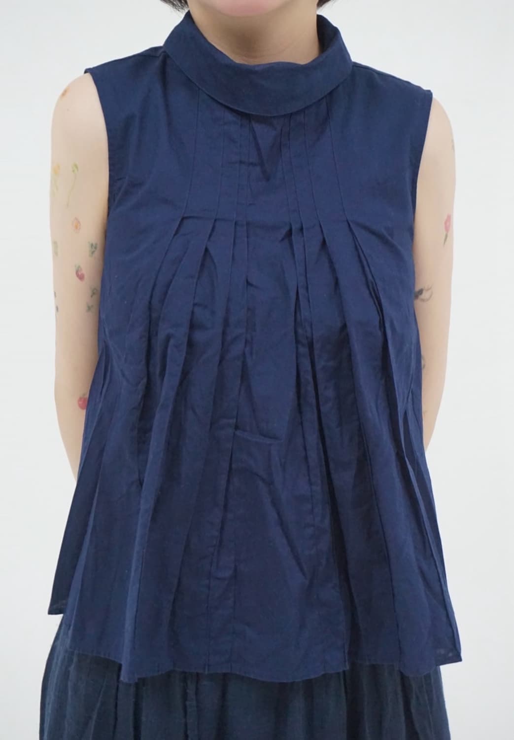 MARNI × UNIQLO Pleated Sleeveless Blouse 상품이미지1